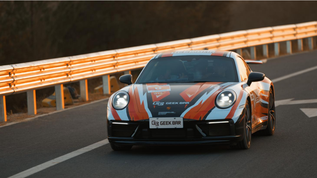 фото: Абсолют Рейсинг выставляет Porsche на 12-часовую гонку в Сепанге с GEEKVP