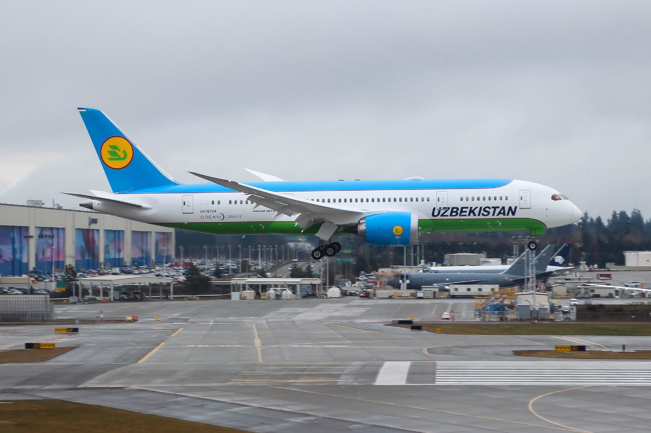 Когда лететь в узбекистан. Boeing 787 Dreamliner Uzbekistan Airways. Боинг 787-8 Дримлайнер Uzbekistan Airways. Боинг 787 Uzbekistan Airways. Аэробус 320 Узбекистан хаво йуллари.