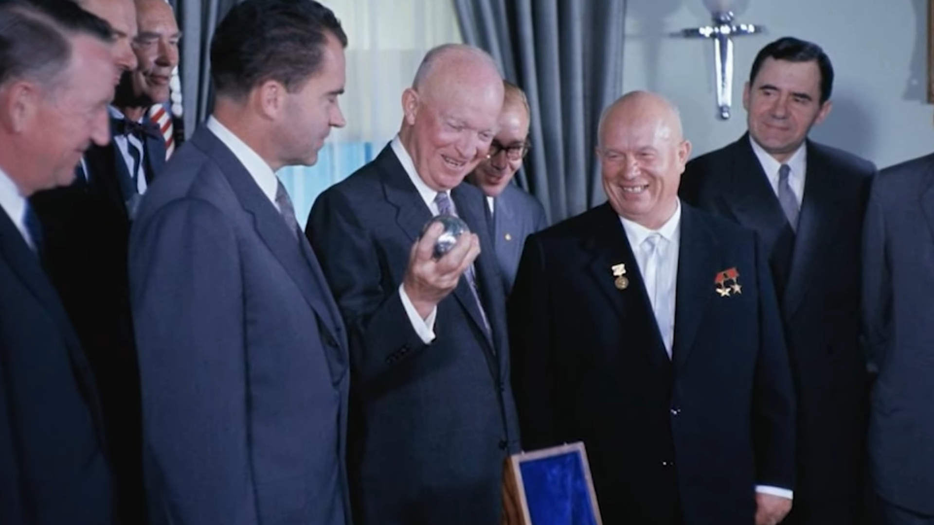 Приезд начальника. Визит Хрущёва в США В 1959. Никсон и Хрущев 1959. Хрущевы с президентом США Дуайтом Эйзенхауэром.