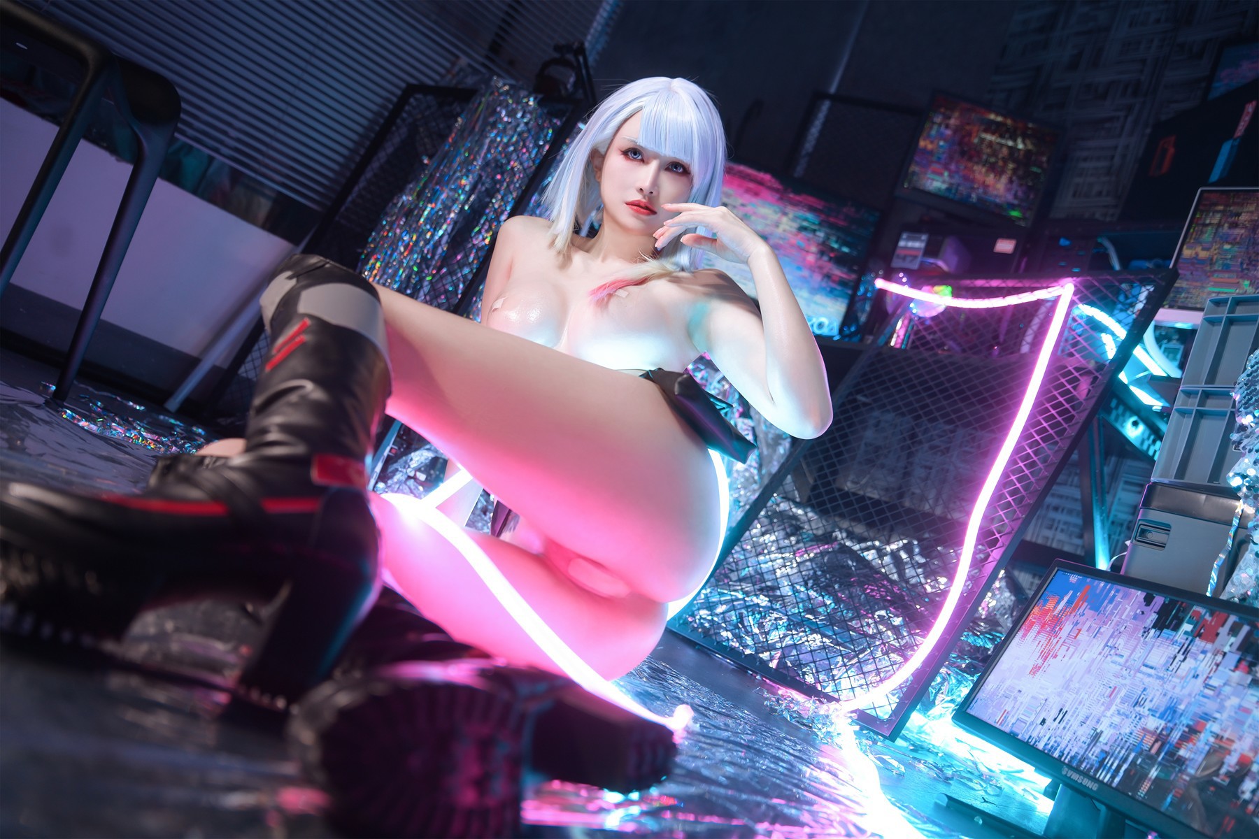 Cosplay 鹿八岁 赛博朋克：边缘行者 露西 44