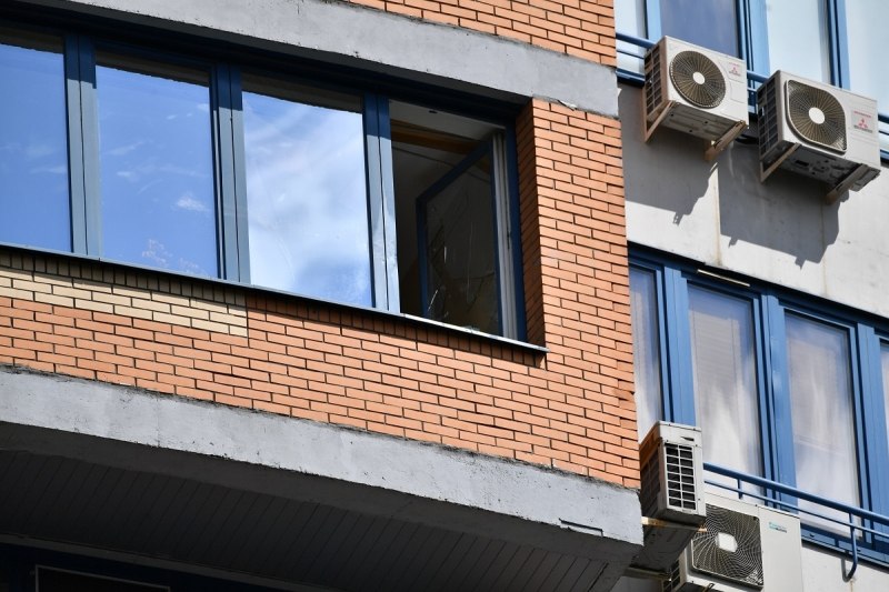 Трехлетний мальчик выпал из окна 2 этажа в Хабаровске