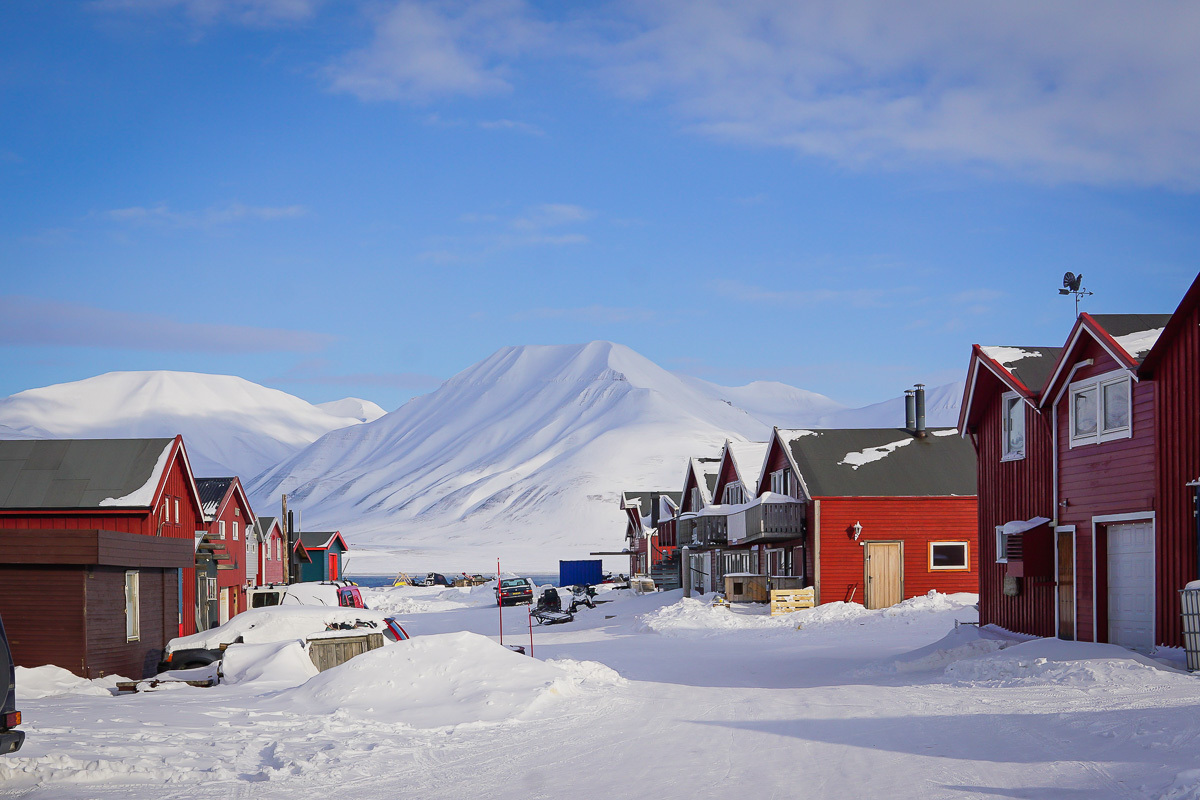 Шпицберген города. Лонгйир, Шпицберген, Норвегия. Лонгйир (Longyearbyen), Шпицберген. Лонгир город Норвегия. Норвежский город Лонгйир.