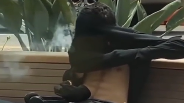 Buscando soco para prender el porro