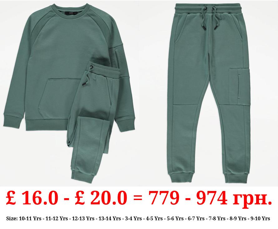 Dark Green Sweatshirt and Joggers Outfit