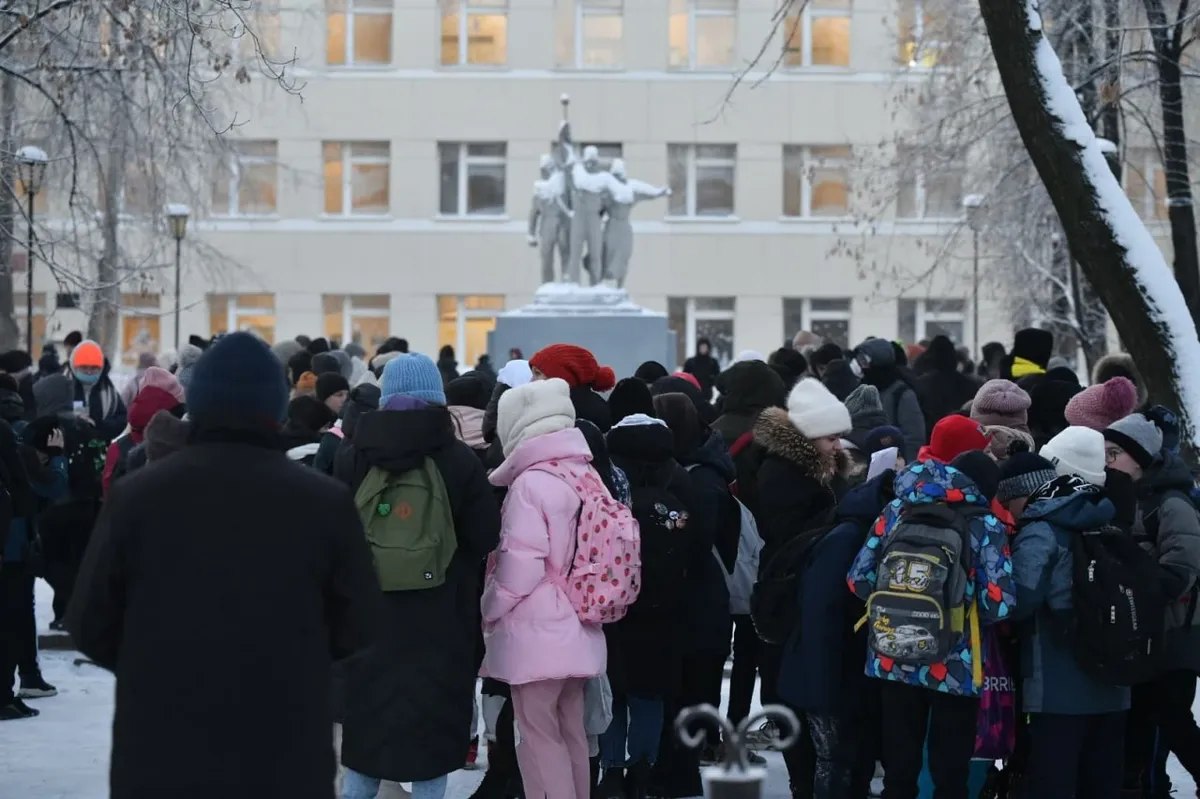 В Хабаровске прошла эвакуация школ из-за сообщения о минировании