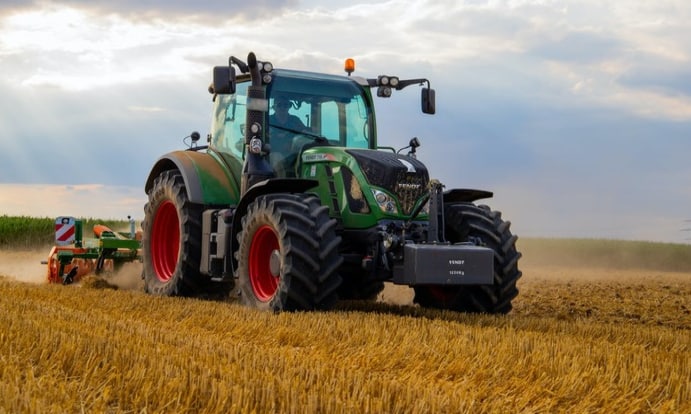 К концу 2022 года на полях появится робо-трактор John Deer