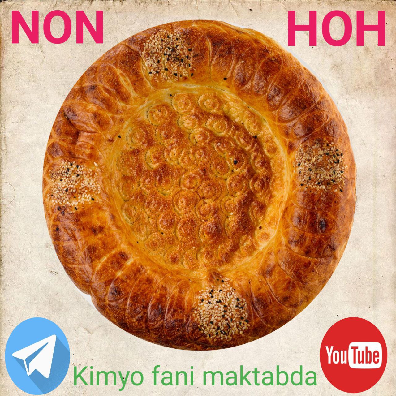 Divanda mini yubkada külotsiz qiz yotadi