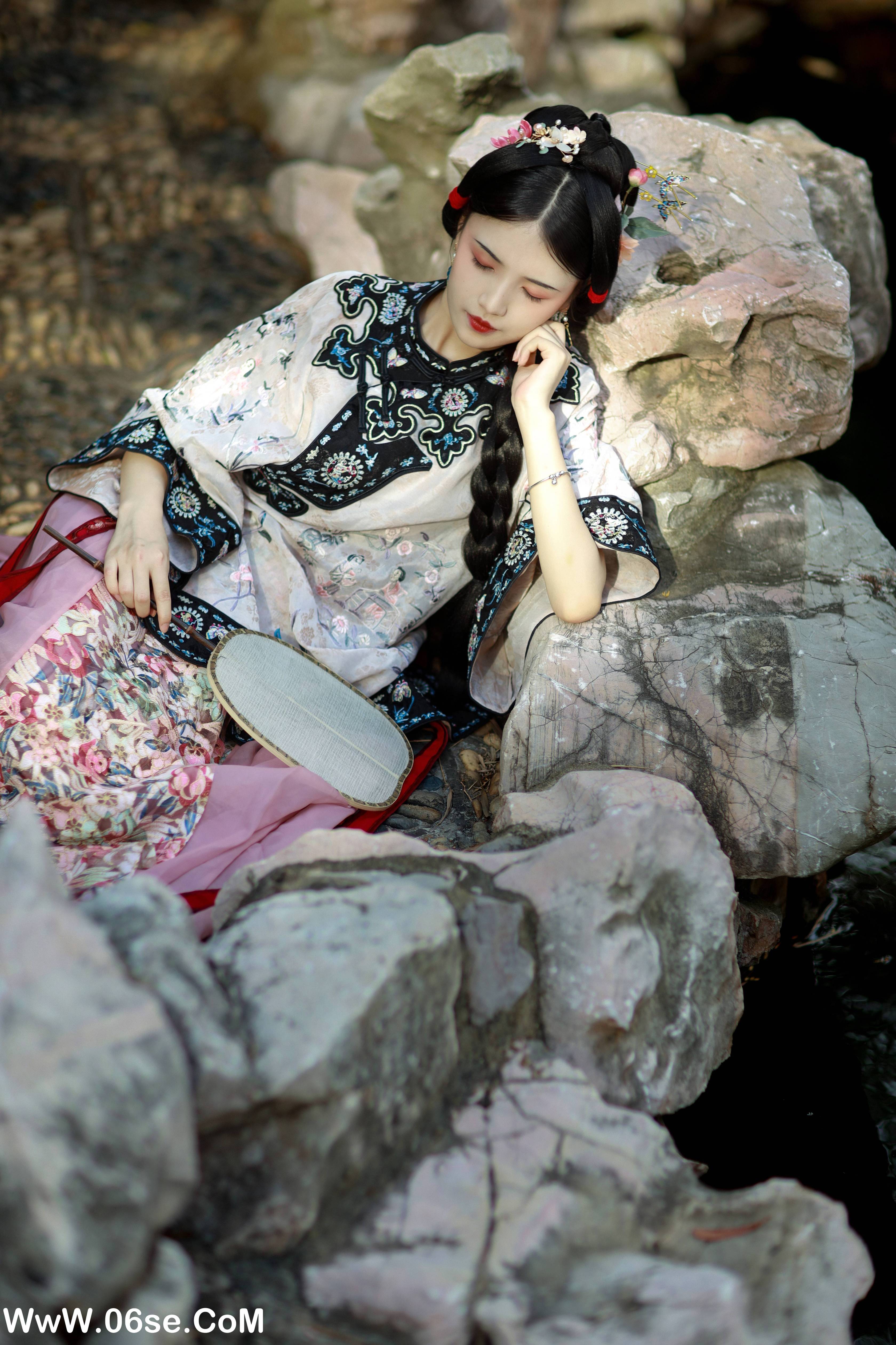 图片[13]-[YITUYU艺图语]2022.10.03 清汉女 _喵喵家的小鱼干_[29+1P／424MB]-六色网