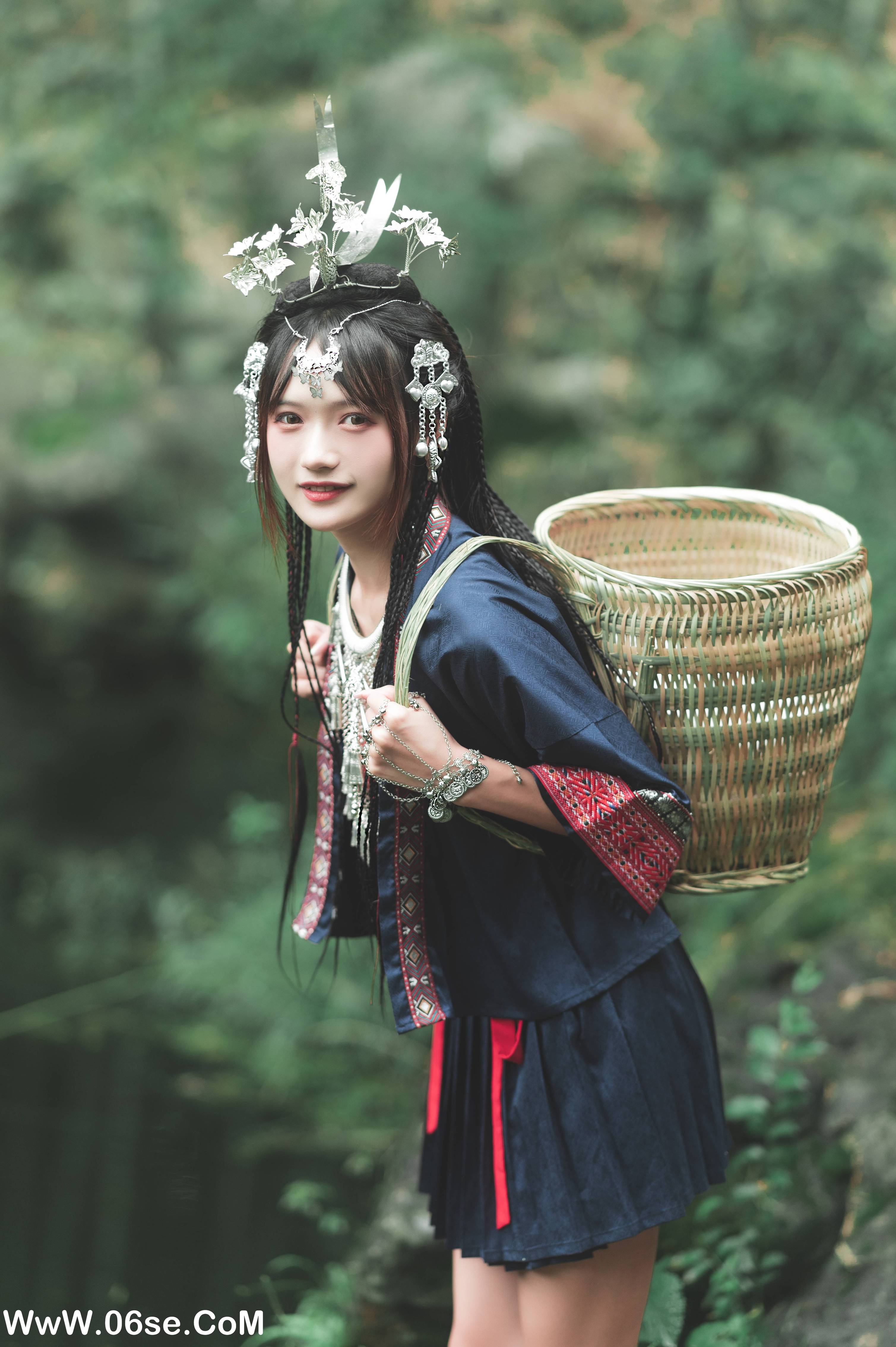 图片[25]-[YITUYU艺图语]2022.06.29 苗疆一梦 兔子Zzz不吃胡萝卜[42P-436.5M]-六色网