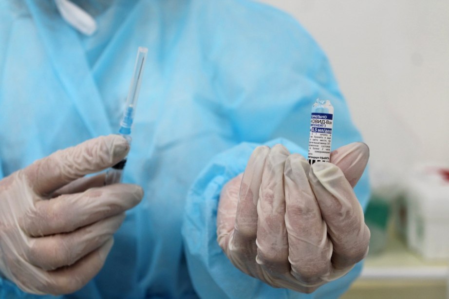 Вакцинацию от Covid-19 на выезд практикуют в Хабаровске