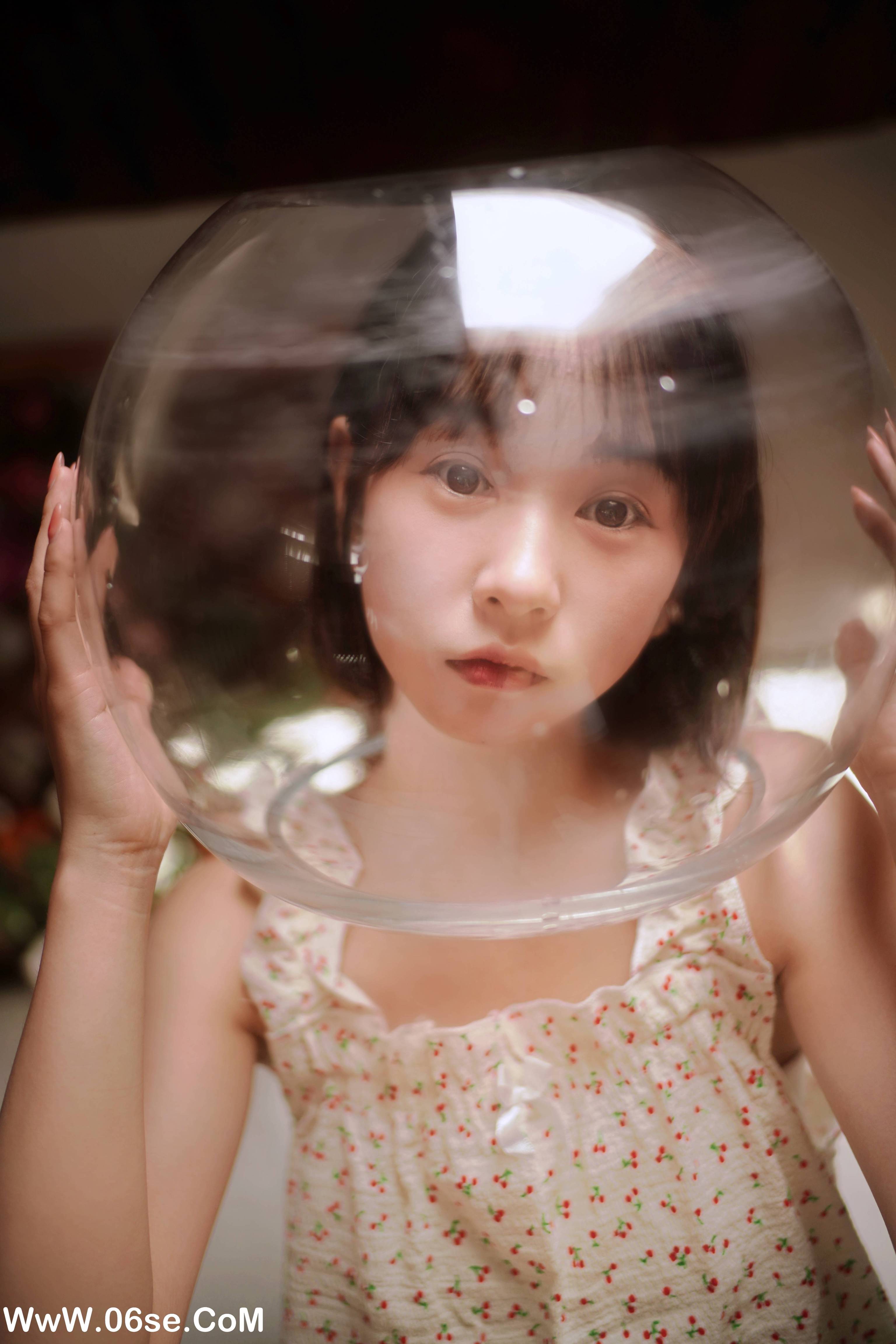 图片[11]-[YITUYU艺图语]2022.08.06 疯狂的鱼缸是我的宇航服，我带上心爱的非洲菊去登月 小微[288+1P／248MB]-六色网