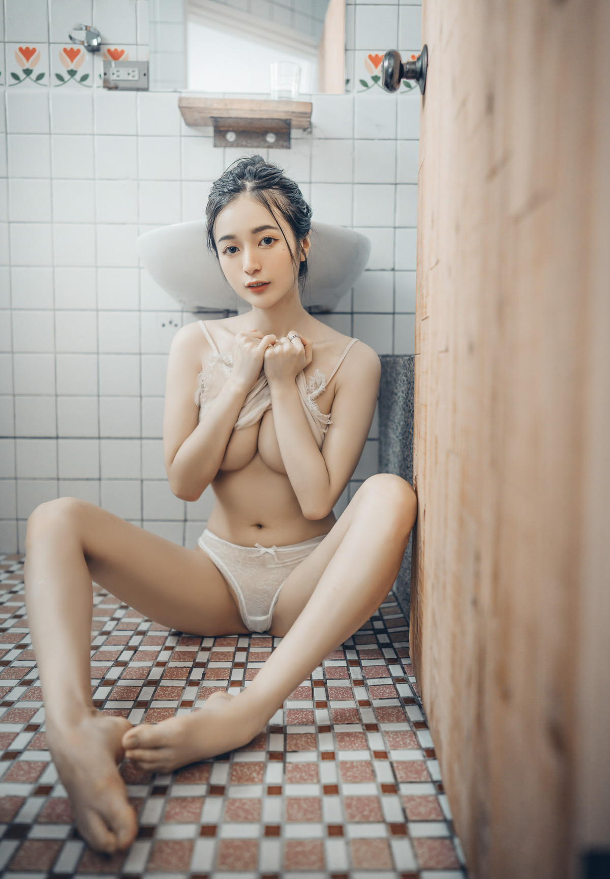 終於約到女神泡湯，浴巾一直掉，最後不穿了直接拍 S級美女-辰辰 Vol.02 4