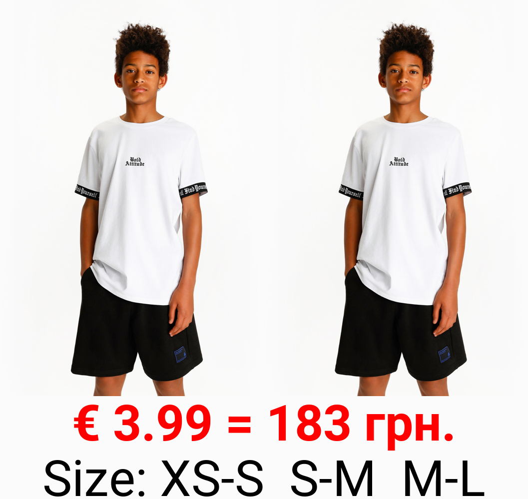 T-shirt with printed sleeves