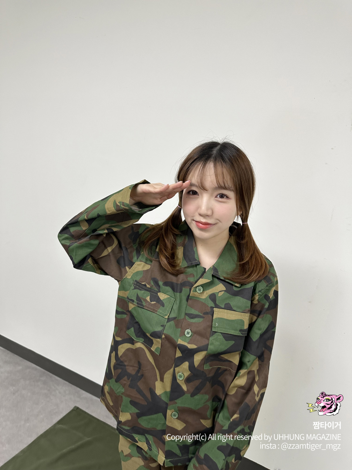 Yoonvely 윤블리, UHHUNG Magazine Vol.04 “Milltary” Set.01 40