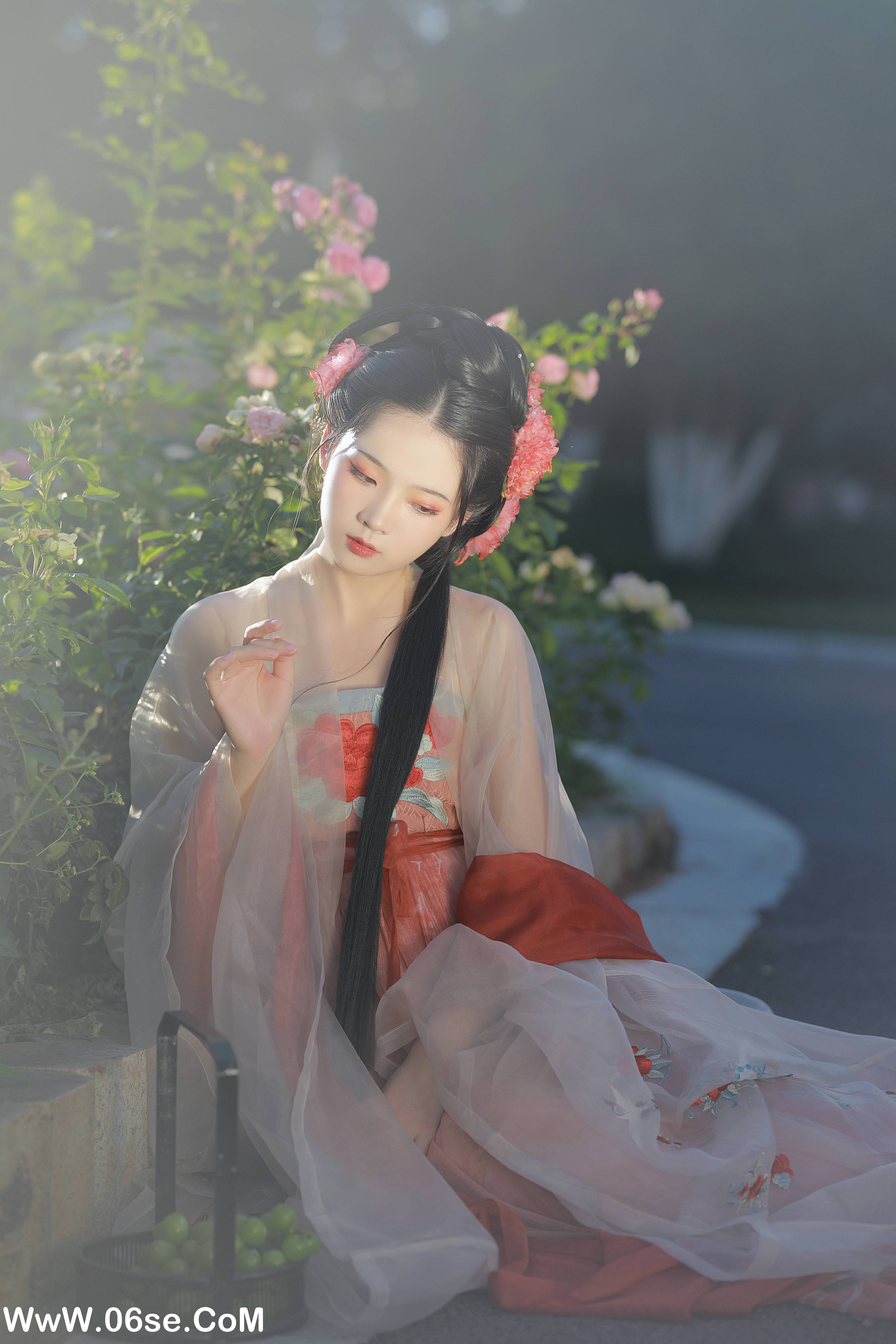 图片[26]-[YITUYU艺图语]2022.09.06 美人迈兮音尘阙 落花人独立[33+1P／662MB]-六色网