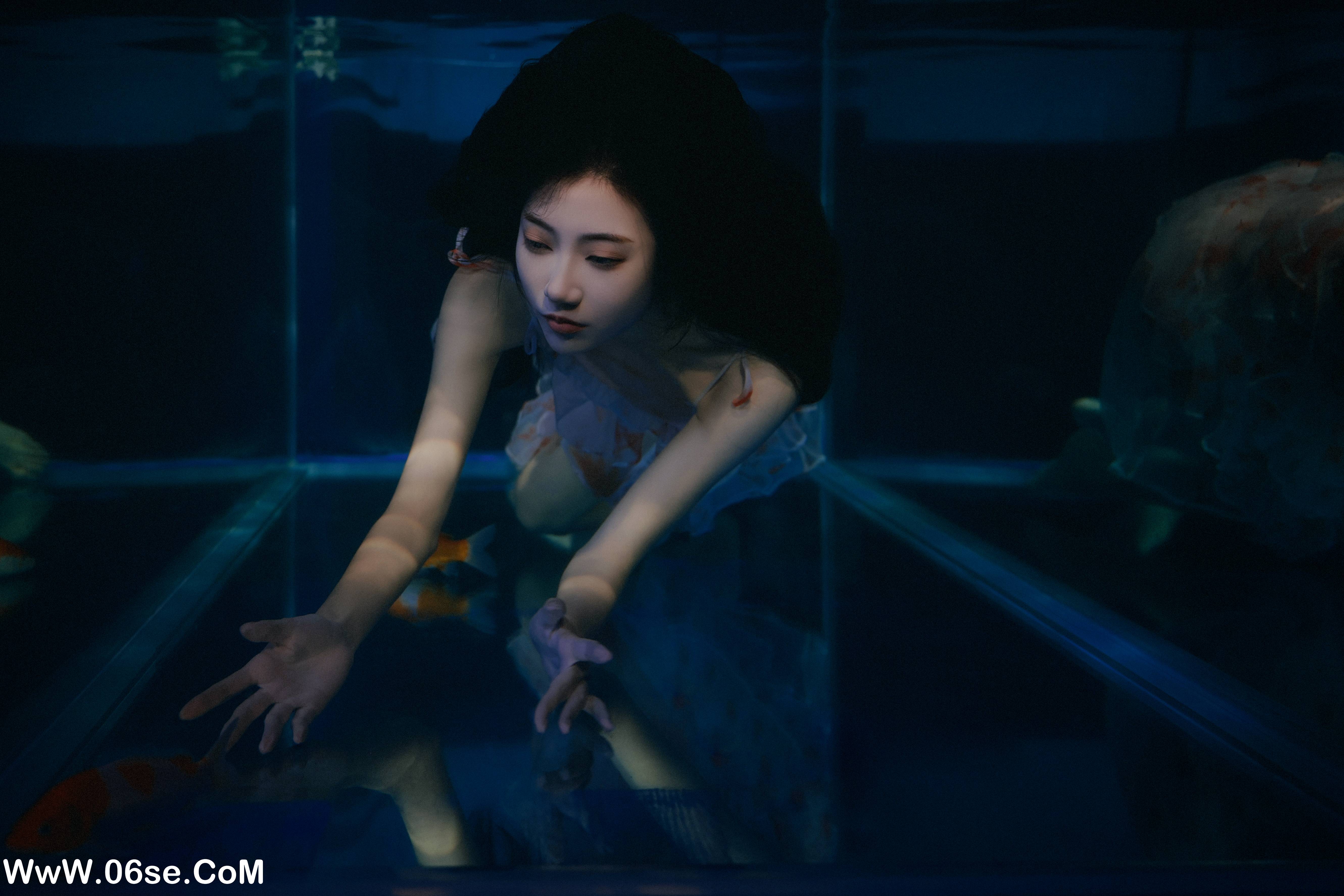 图片[32]-[YITUYU艺图语]2022.08.27 有人喜欢蓝 阿万[44+1P／644MB]-六色网