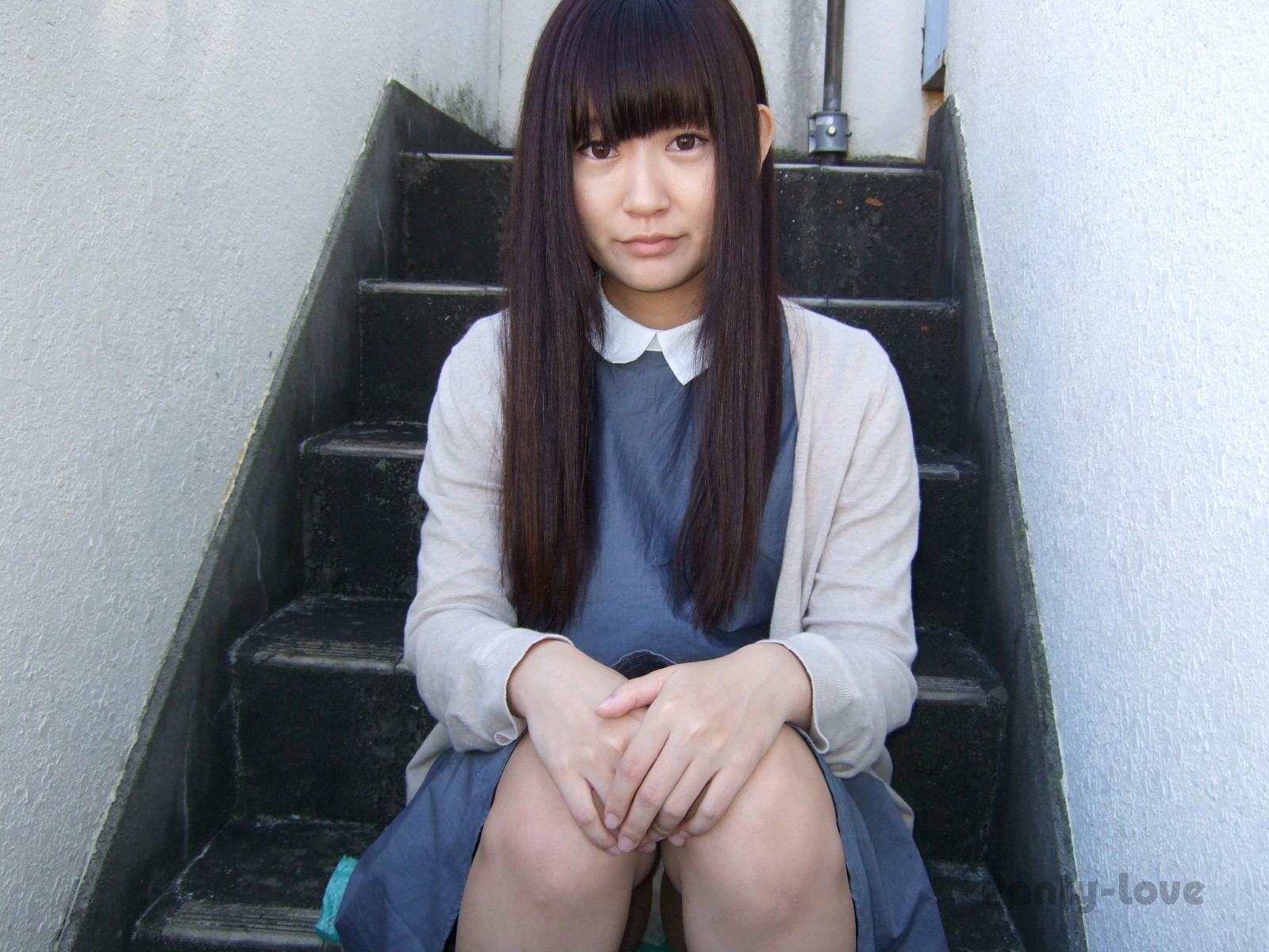 青涩小妹楼梯间内衣展示 63
