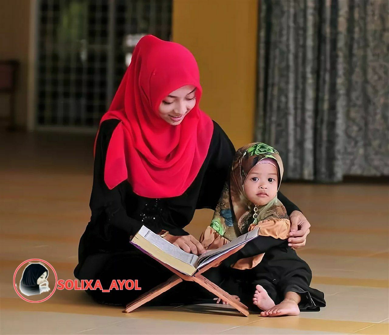 Мусульманская дочка. Мусульманские дети. Мусульманка с ребенком. Дети в хиджабе. Мусульманская мать.