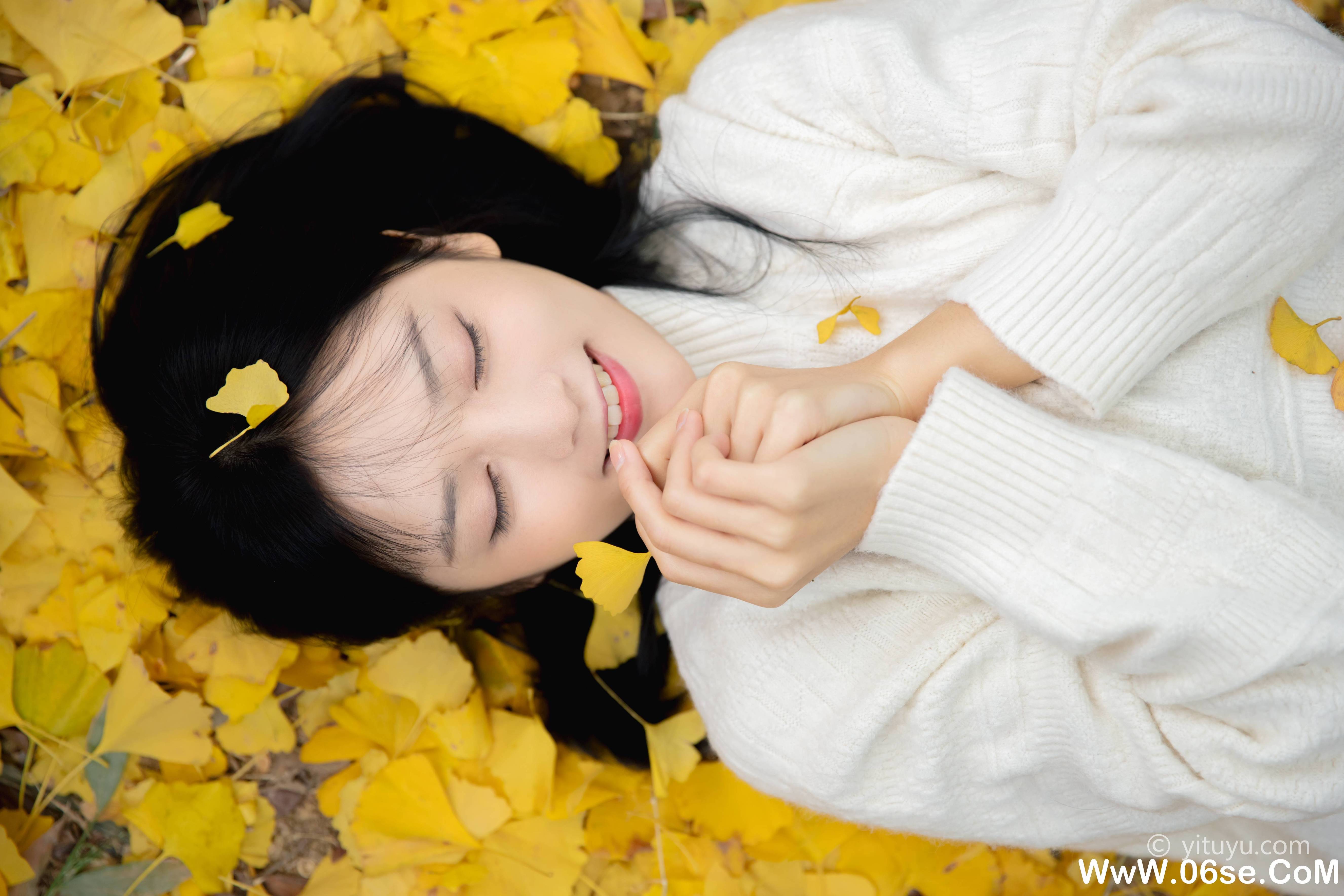 图片[34]-[YITUYU艺图语]2021.08.14 银杏之恋 雨文[38+1P／454MB]-六色网