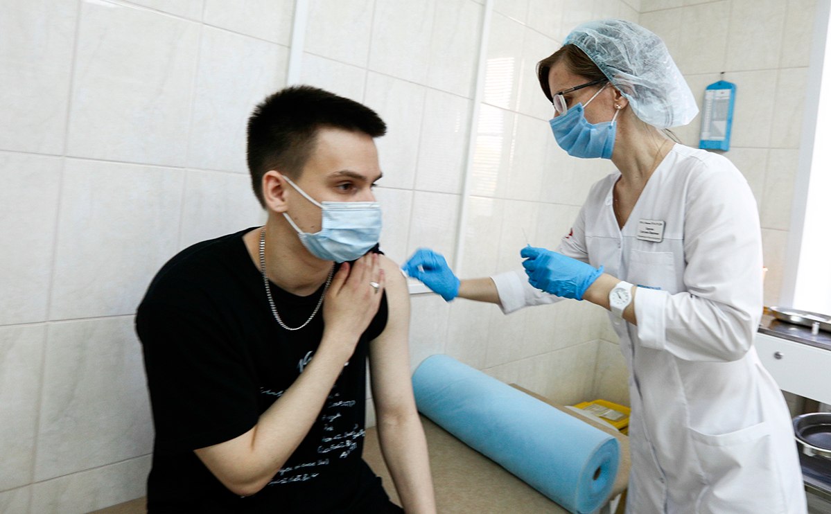 Более 1000 подростков вакцинировали от COVID-19 в Хабаровском крае