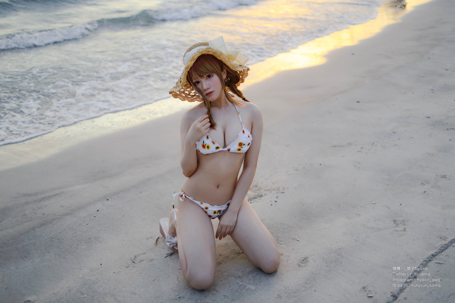 Cosplay Nyako喵子 向日葵比基尼 22