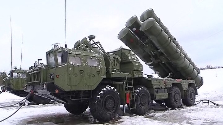 Зенитно-ракетные комплексы С-400 «Триумф» прибыл из Хабаровского края в Белоруссию
