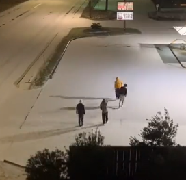 Figura impensable sobre la nieve