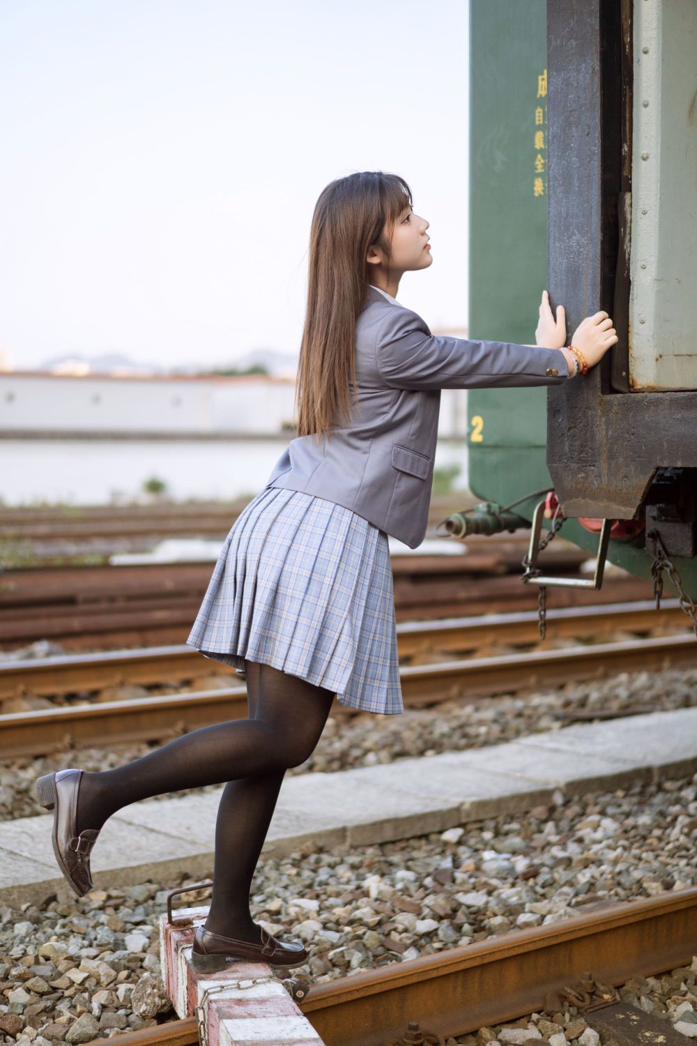 镜酱-私奔 制服[30P] 8