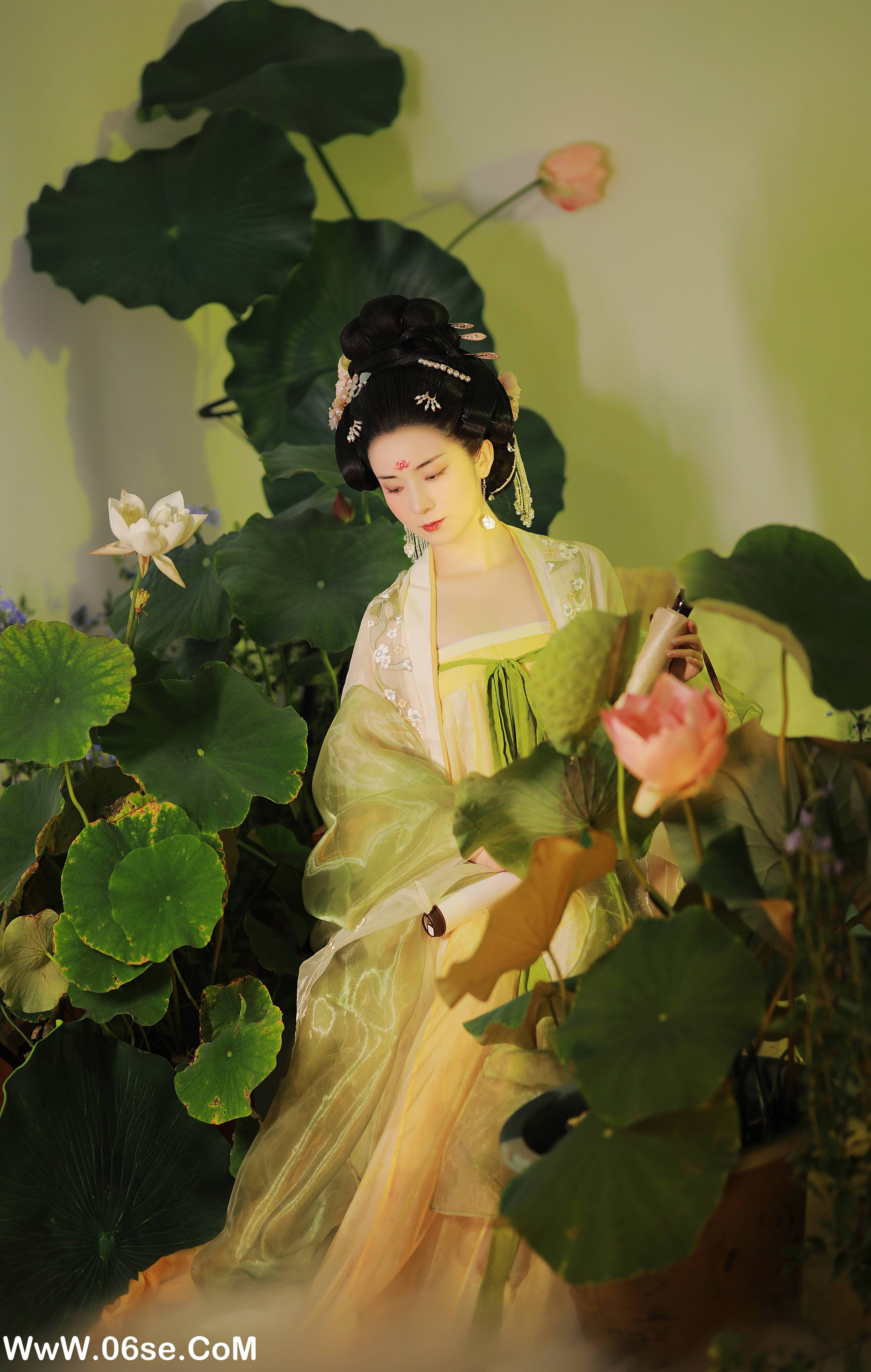 图片[23]-[YITUYU艺图语]2022.09.09 云想衣裳花想容 也清秋[31+1P／681MB]-六色网