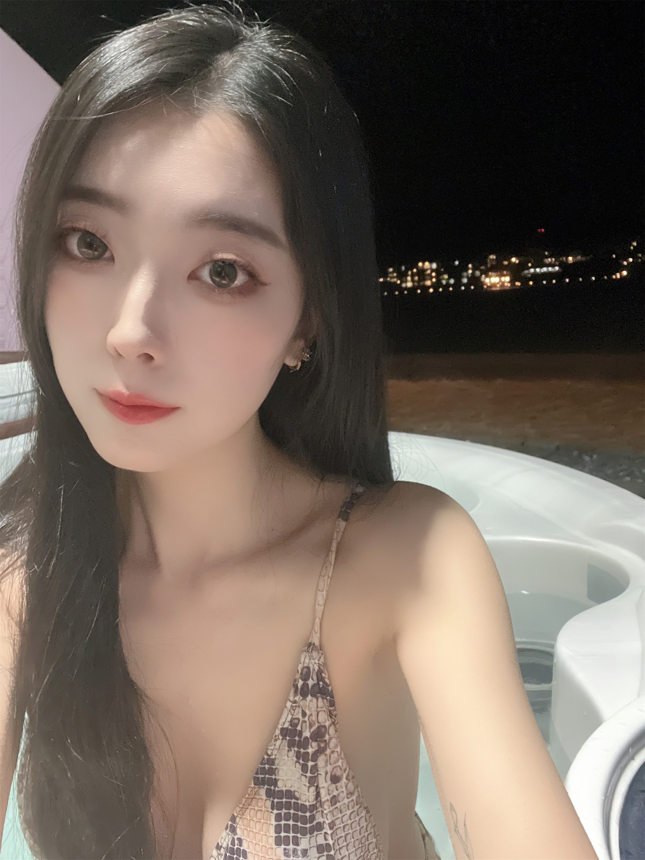 [Moon Night Snap] Mona (모나) & Jucy (쥬시) - EroEro Travel 64P 24