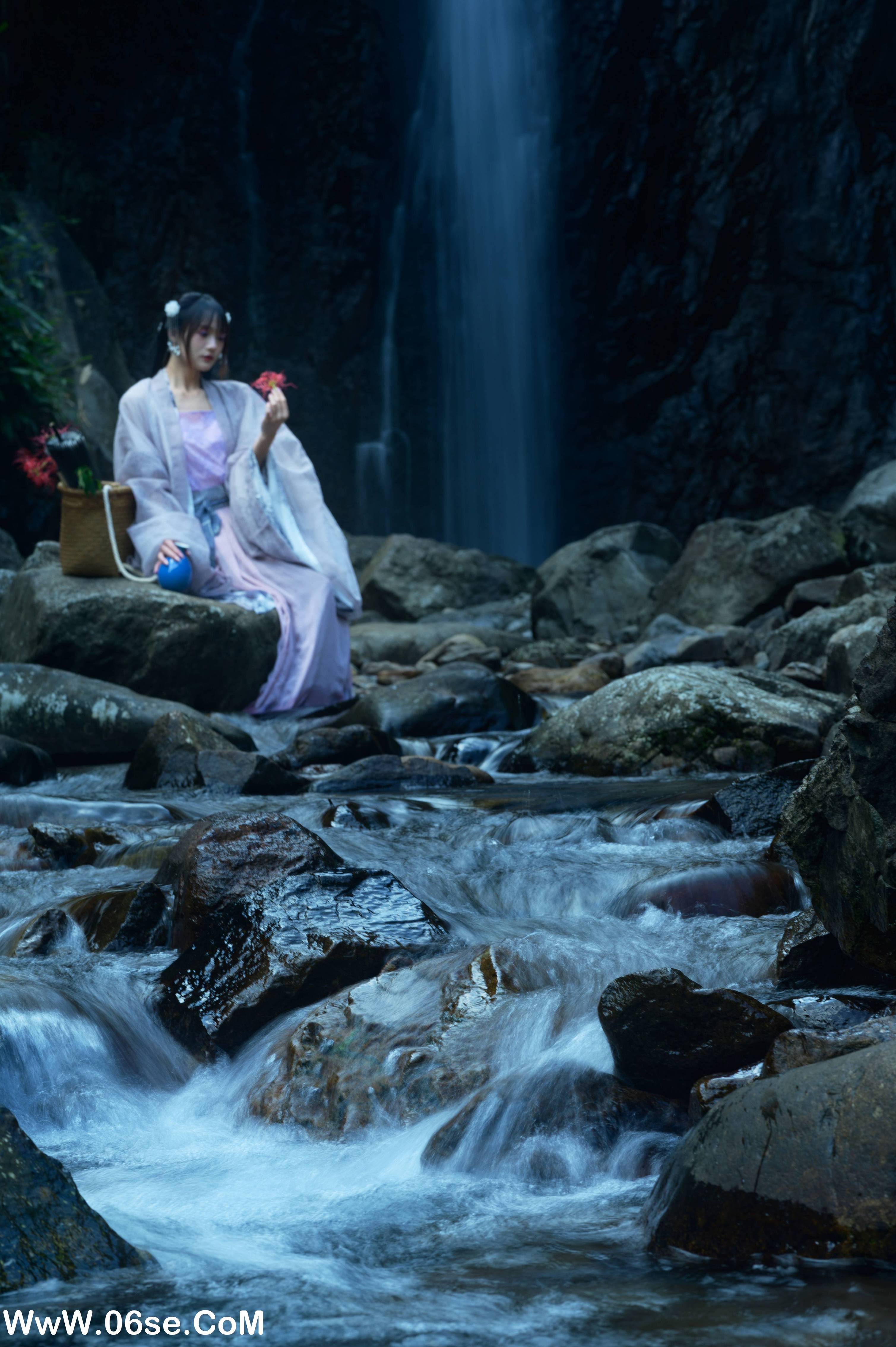 图片[33]-[YITUYU艺图语]2022.07.12 寻蝶梦 兔子Zzz不吃胡萝卜[35+1P／399MB]-六色网