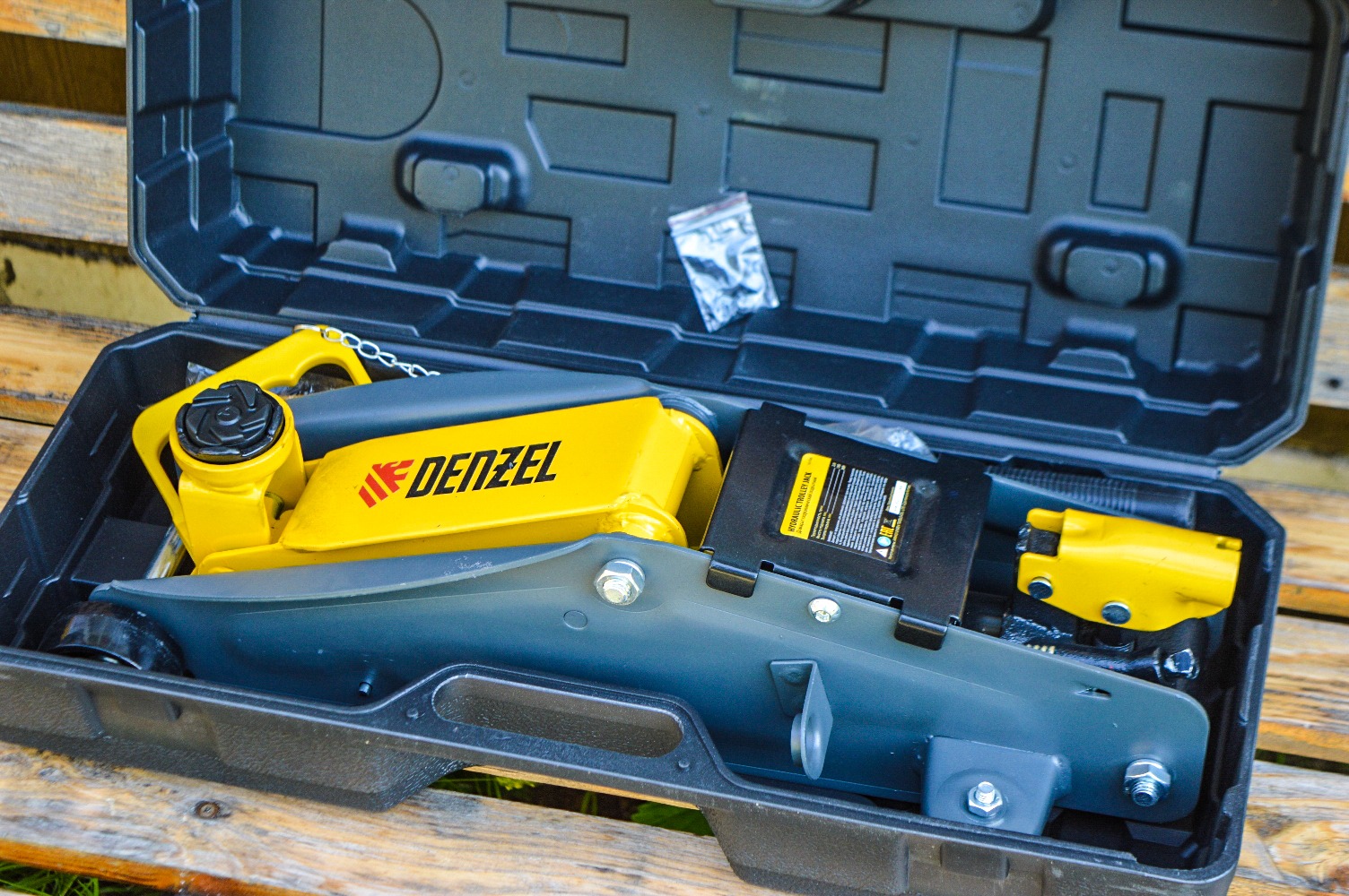 Обзор: Подкатной гидравлический домкрат Denzel – Telegraph