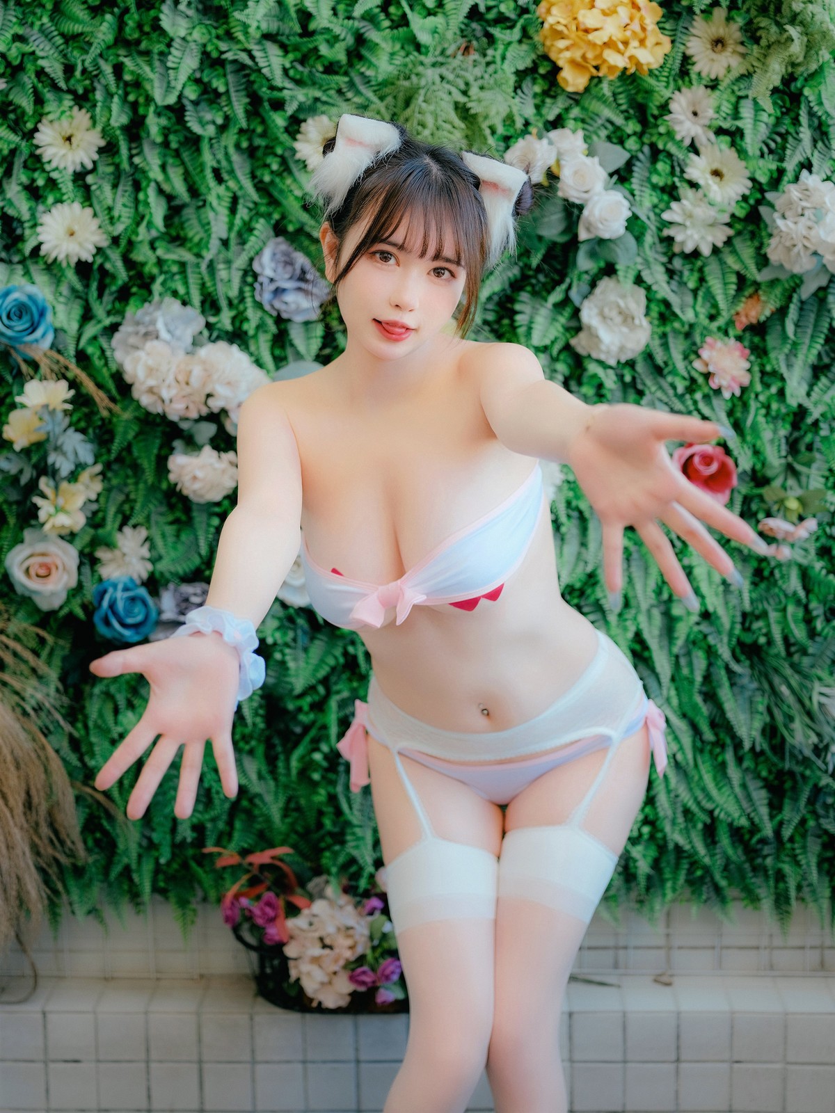 Cosplay Tina很妖孽呀 粉色吊带袜猫女友 5