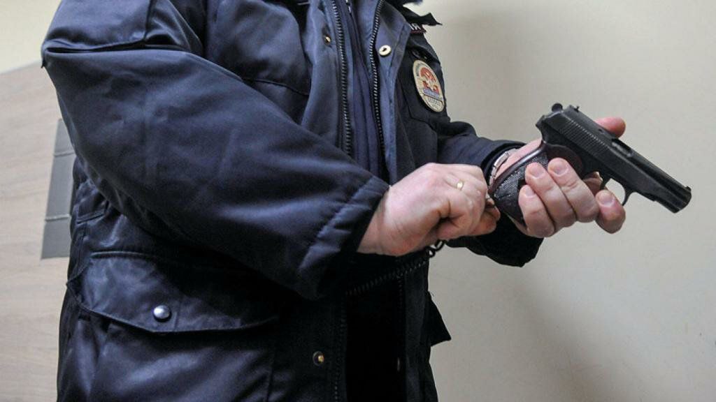 В Хабаровске полицейские обезвредили злоумышленника, угрожавшего расправой своей матери