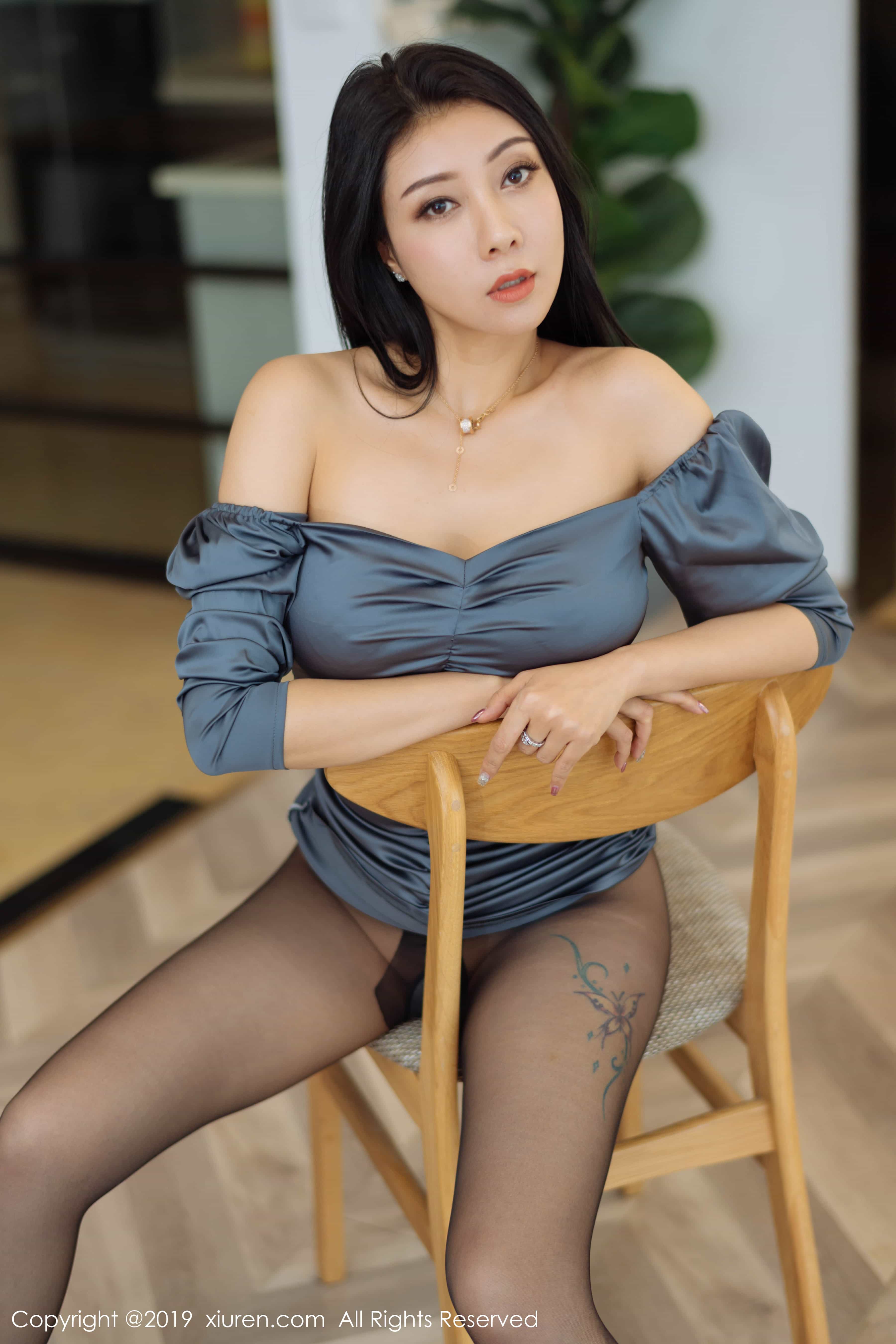 [Xiuren秀人网]XR20191219N01863 2019.12.19 NO.1863 抹胸内衣与黑丝的极致诱惑 果儿Victoria[52+1P／76.1M] 7