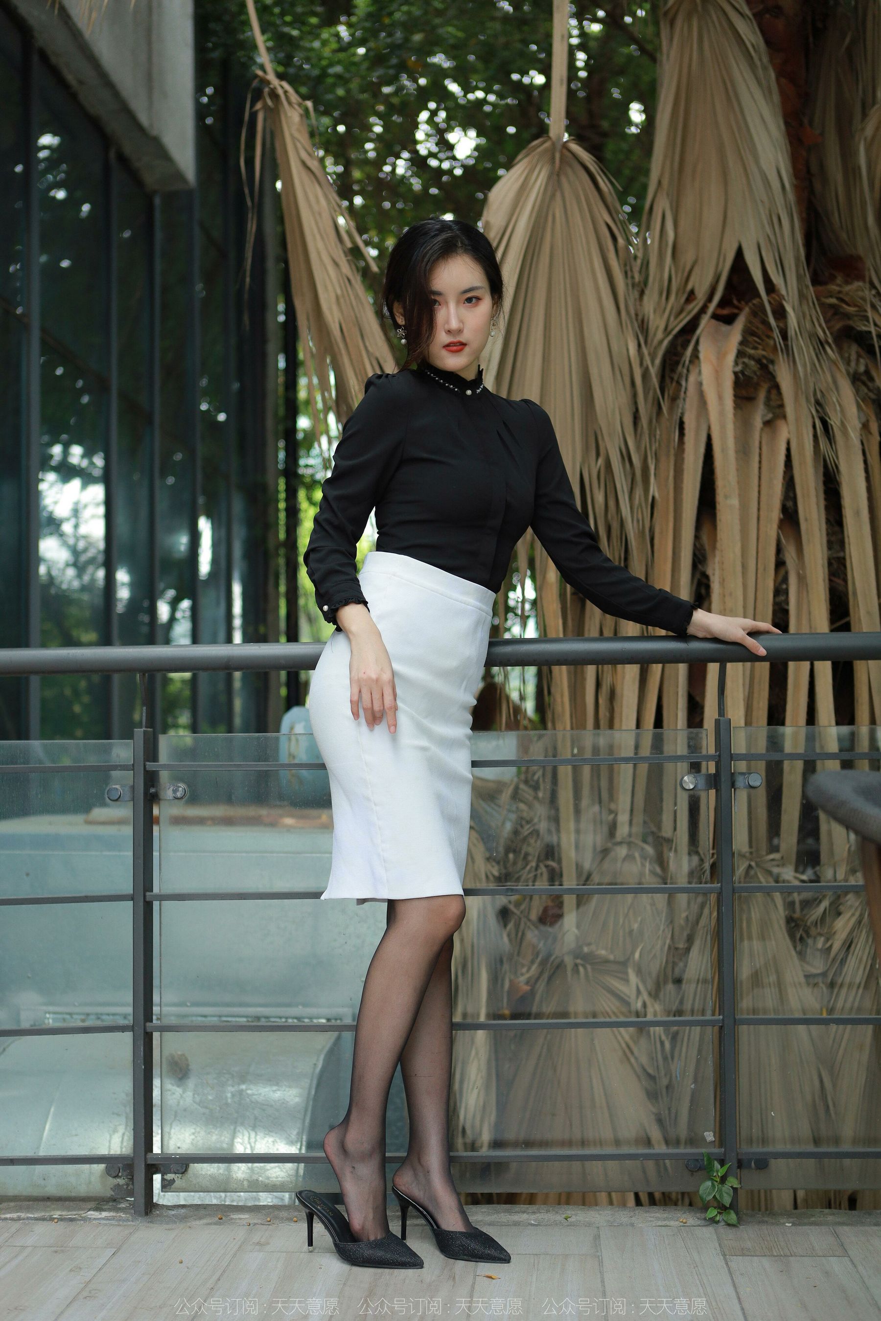 [异思趣向IESS]_模特：小宝_《黑丝黑衬衣》-写真图集共81P 8