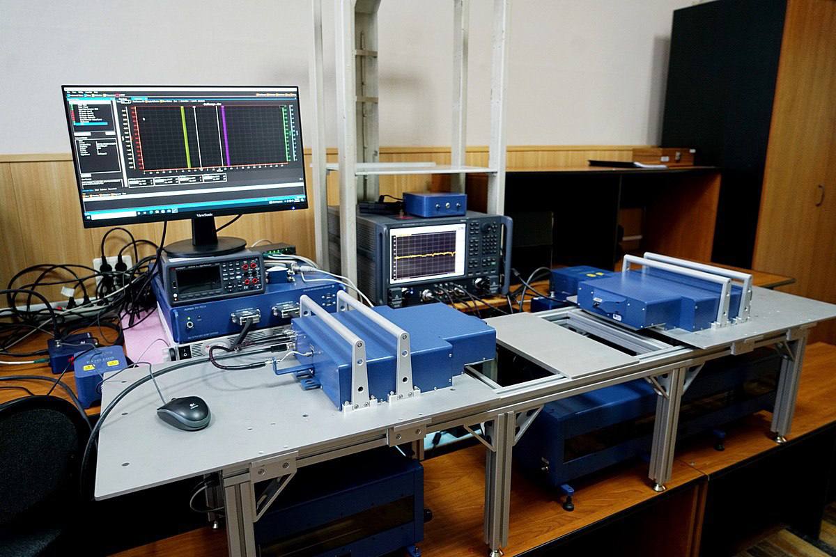 Свч система. Компонентная база электроники. Микроволновые измерительные приборы. Микроволновая система «Berghof Speedwave four». ВГУ лаборатории.