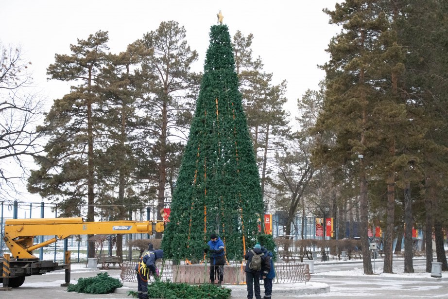 Игрушками-поделками украсят новогоднюю ель на набережной Хабаровска
