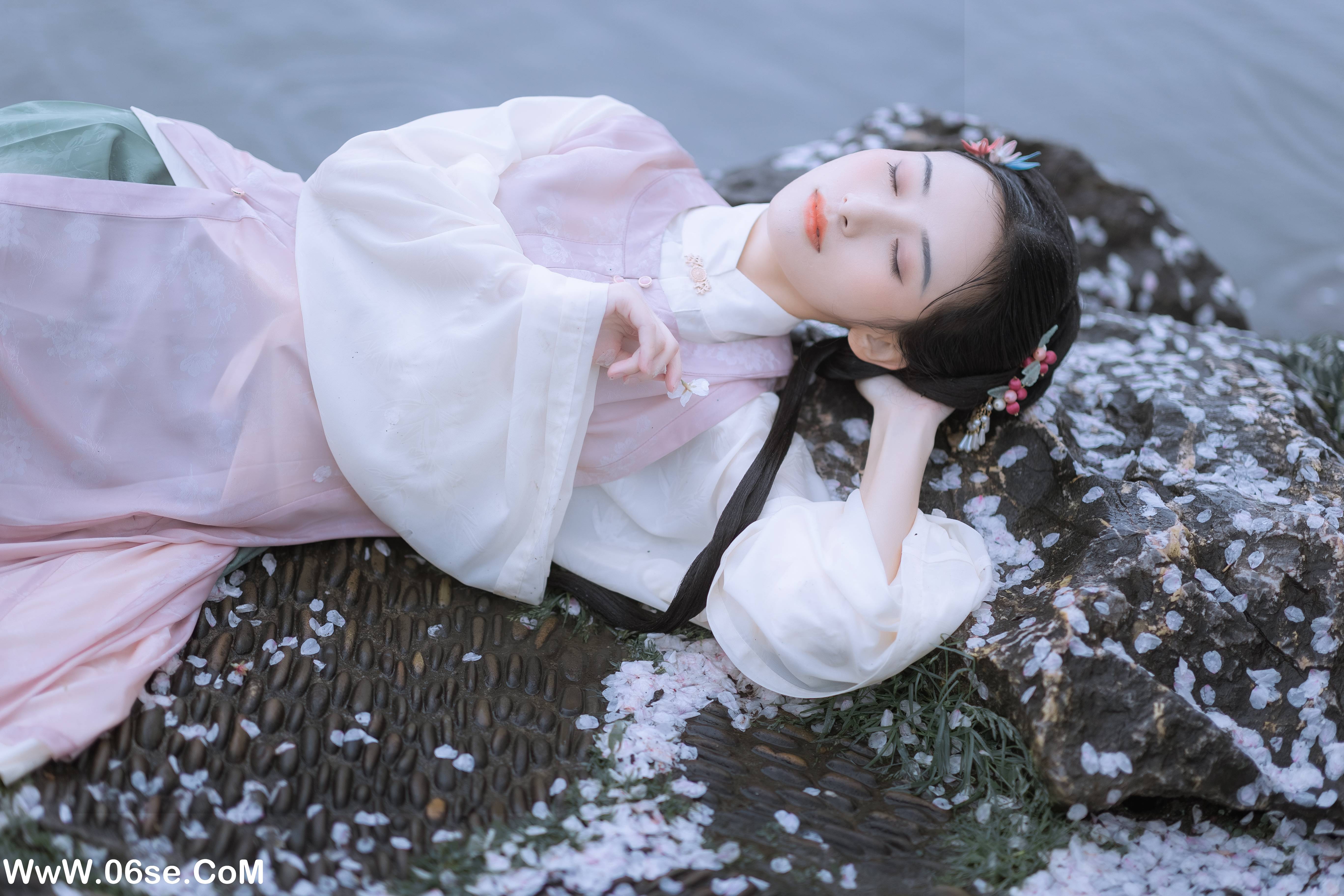 图片[26]-[YITUYU艺图语]2022.05.25 雨樱花 眸小妖[46P-454.3MB]-六色网