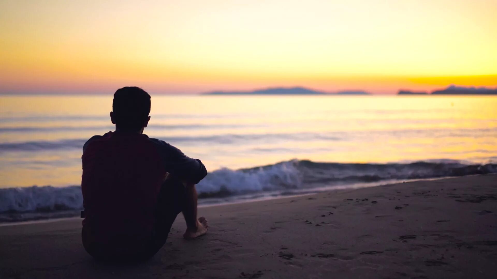 Meaning of being lonely. Mustafa Zahid Tera Mera Rishta. Мужчина пляж закат. Пляж закат одиночество. Alone.