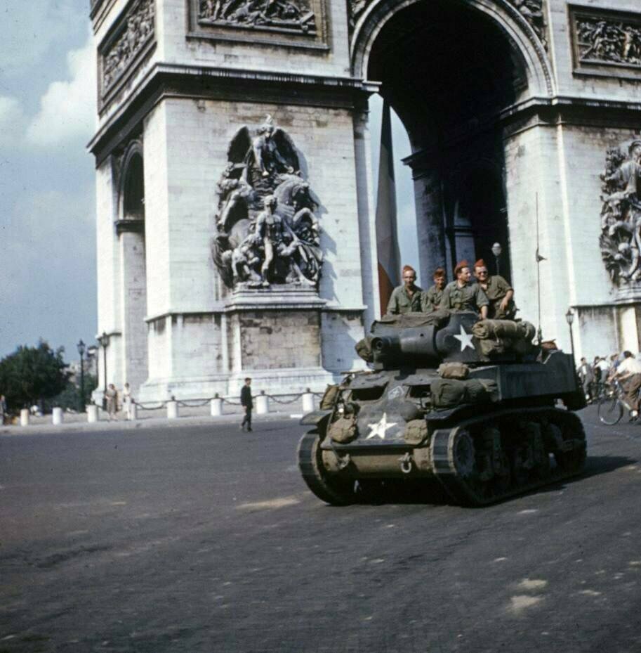 Создан в 1944 году. Освобождение Парижа 1944 в Париже. Освобождение Франции 1944. 25 Августа 1944 г. – освобождение Парижа.. 1944 Год - войска союзников освободили Париж..