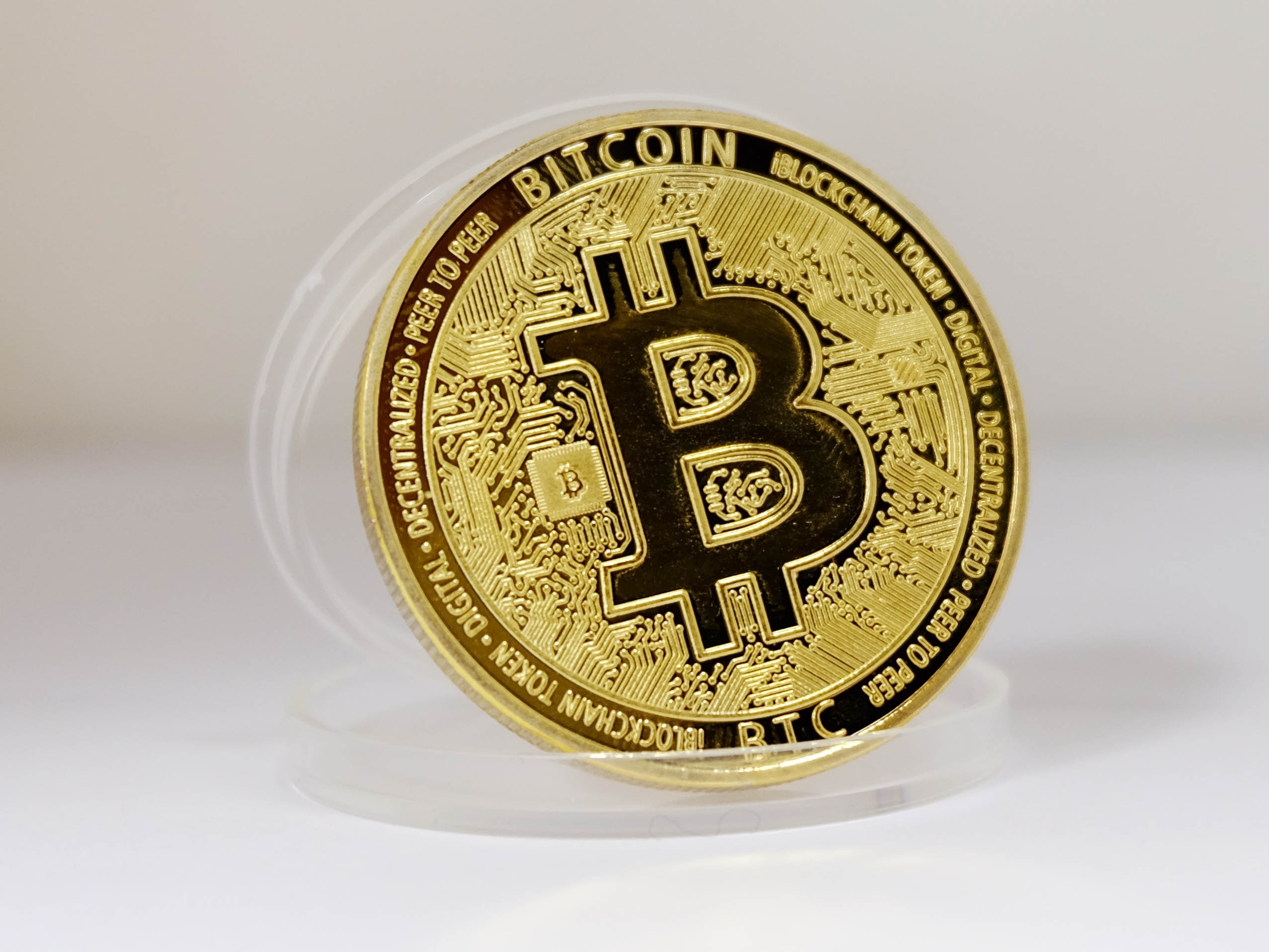 Биток к рублю. Сувенирная монета Bitcoin(BTC). Монета сувенир биткойн (Bitcoin). Сувенирная монета Bitcoin. Сувенирная монета биткоин (Bitcoin), золото.
