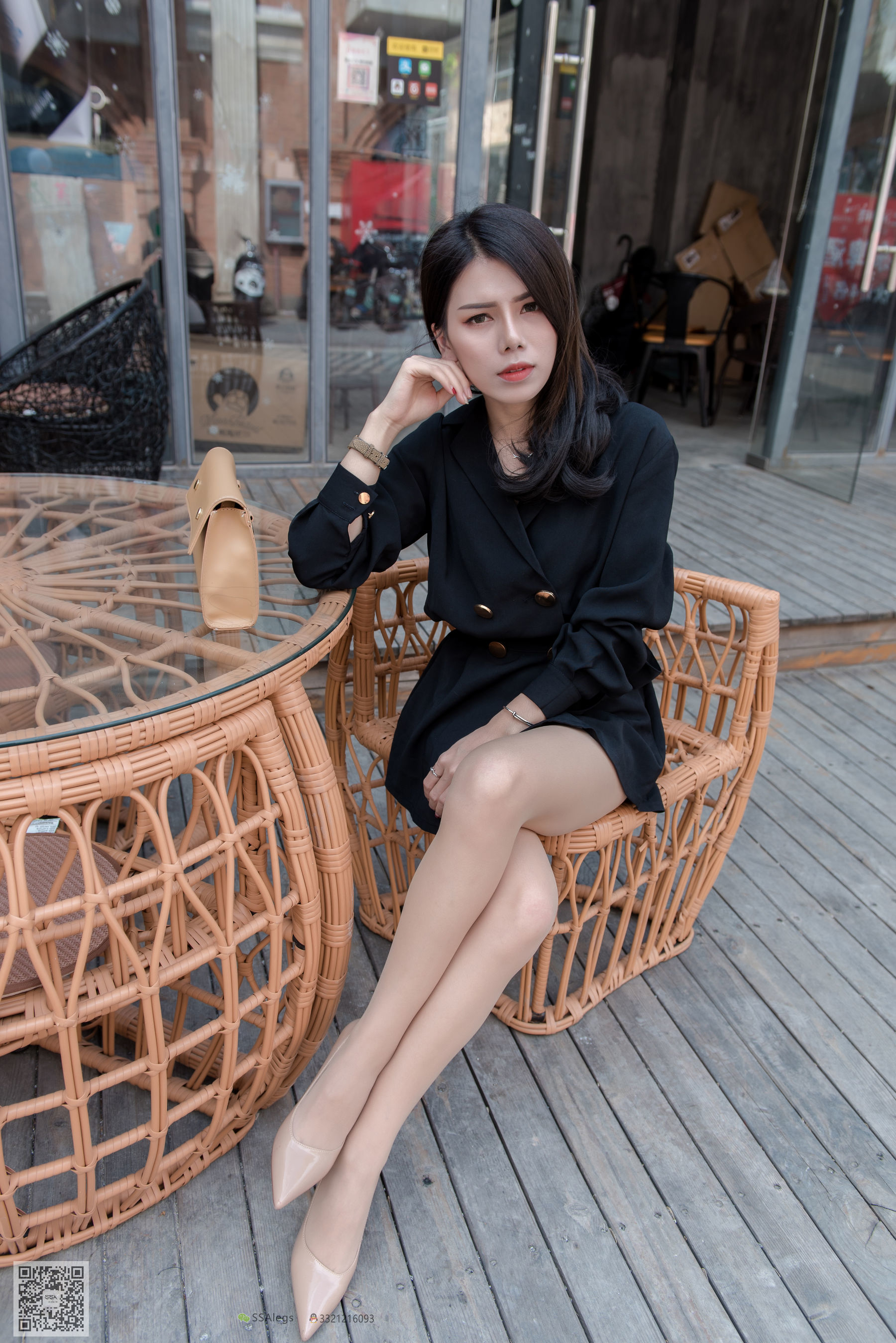 [SSA丝社]超清写真_No.024_高冷混血女王芷沫_肉丝街拍-写真图集共101P 1