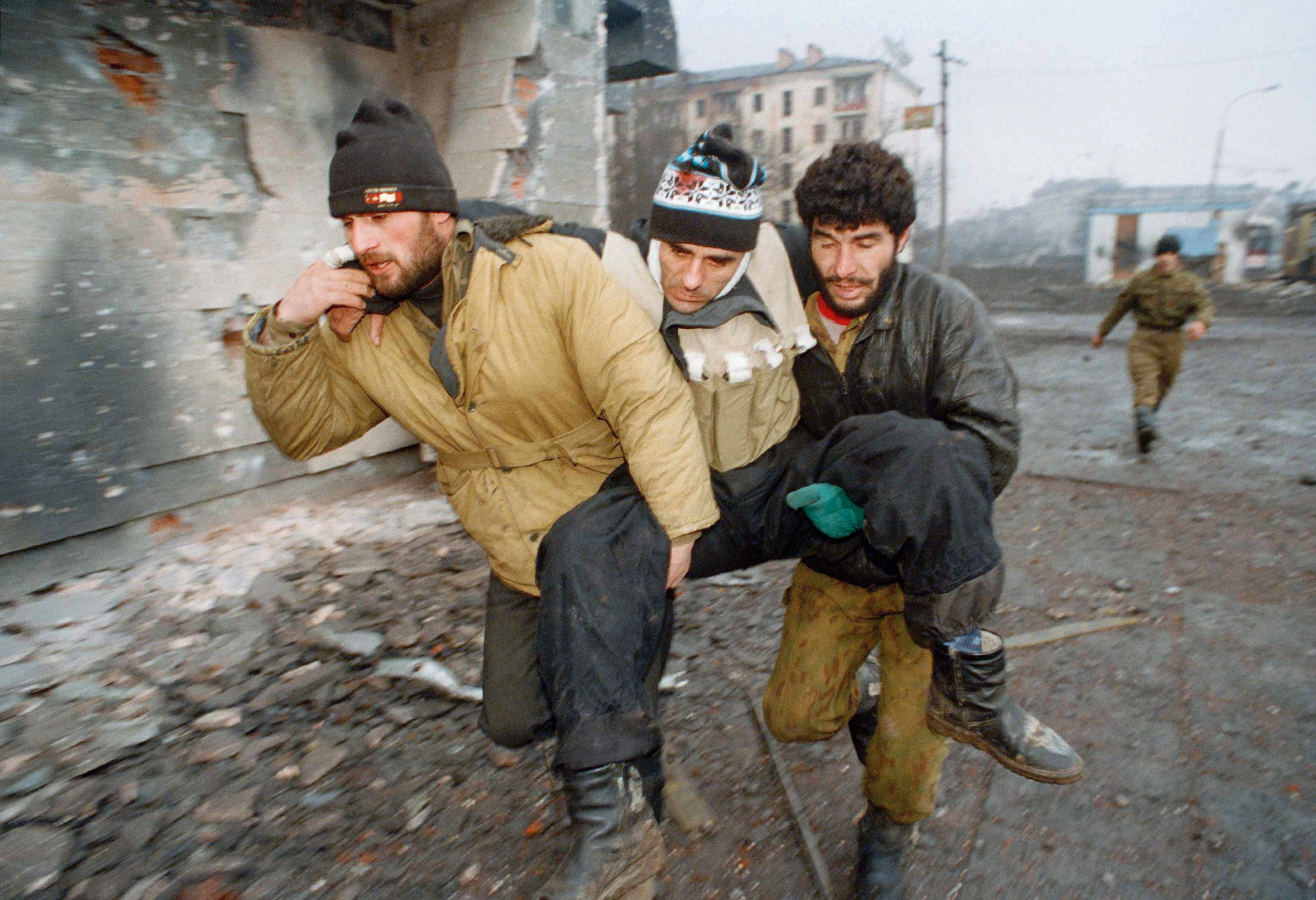 Сколько чеченцев воюют. Чечня 1995 штурм Грозного. Снайпер. Чечня 1994 штурм Грозного. Чечня Грозный штурм август 1995.