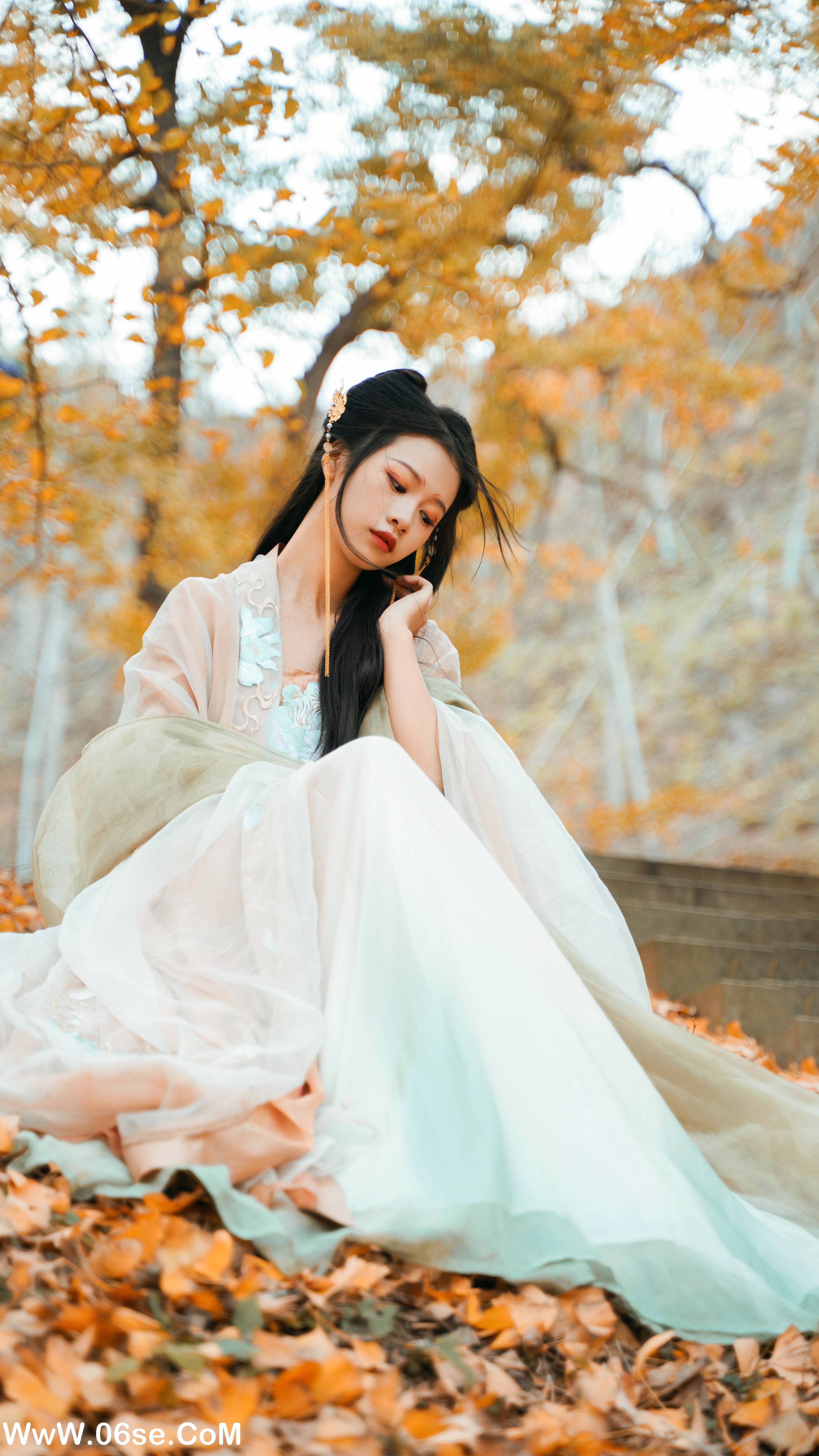 图片[33]-[YITUYU艺图语]2022.12.12 银杏树下 旺旺小小舒[38+1P／467MB]-六色网