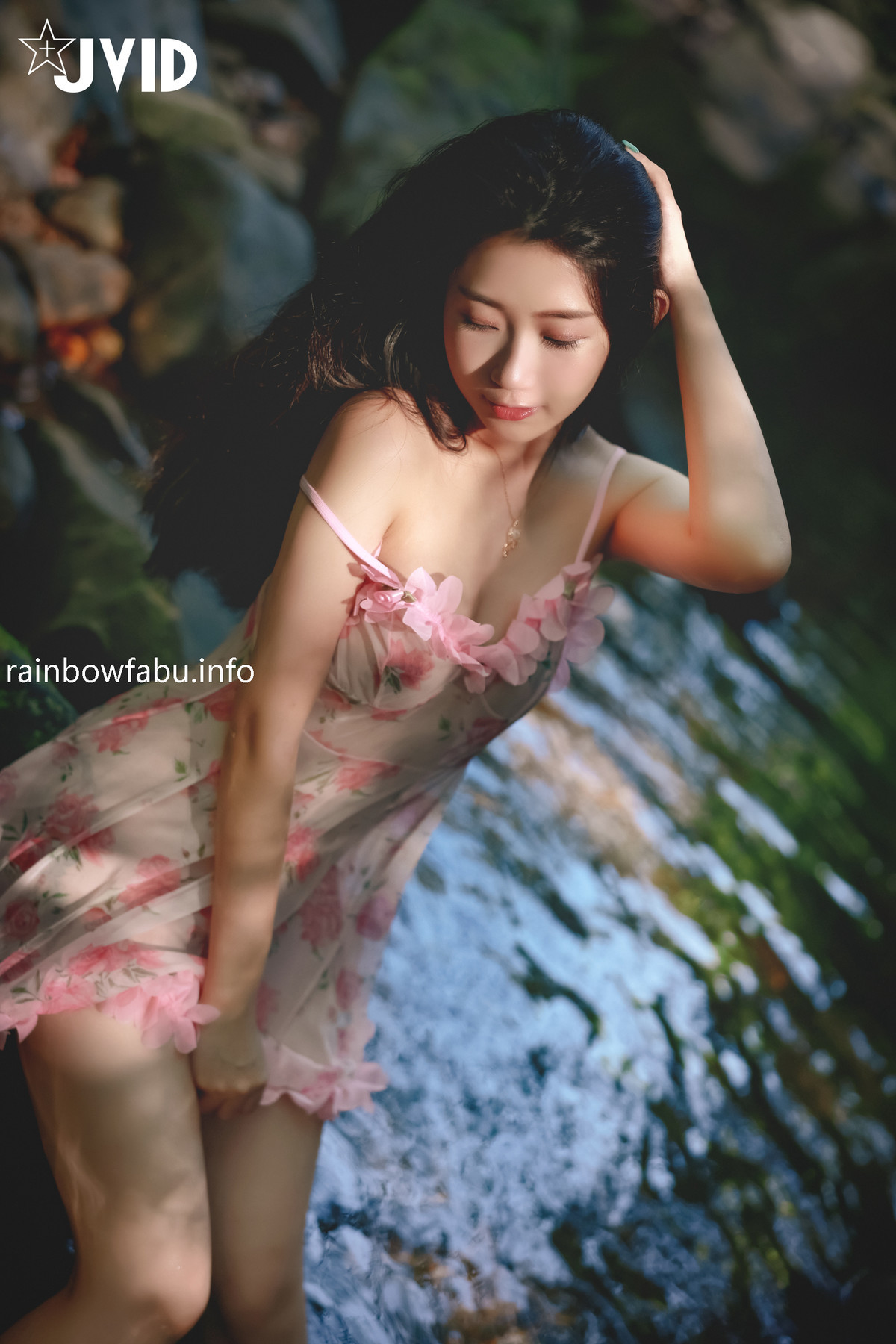 JVID精品 肉包-山谷里小溪边 Vol.01 4