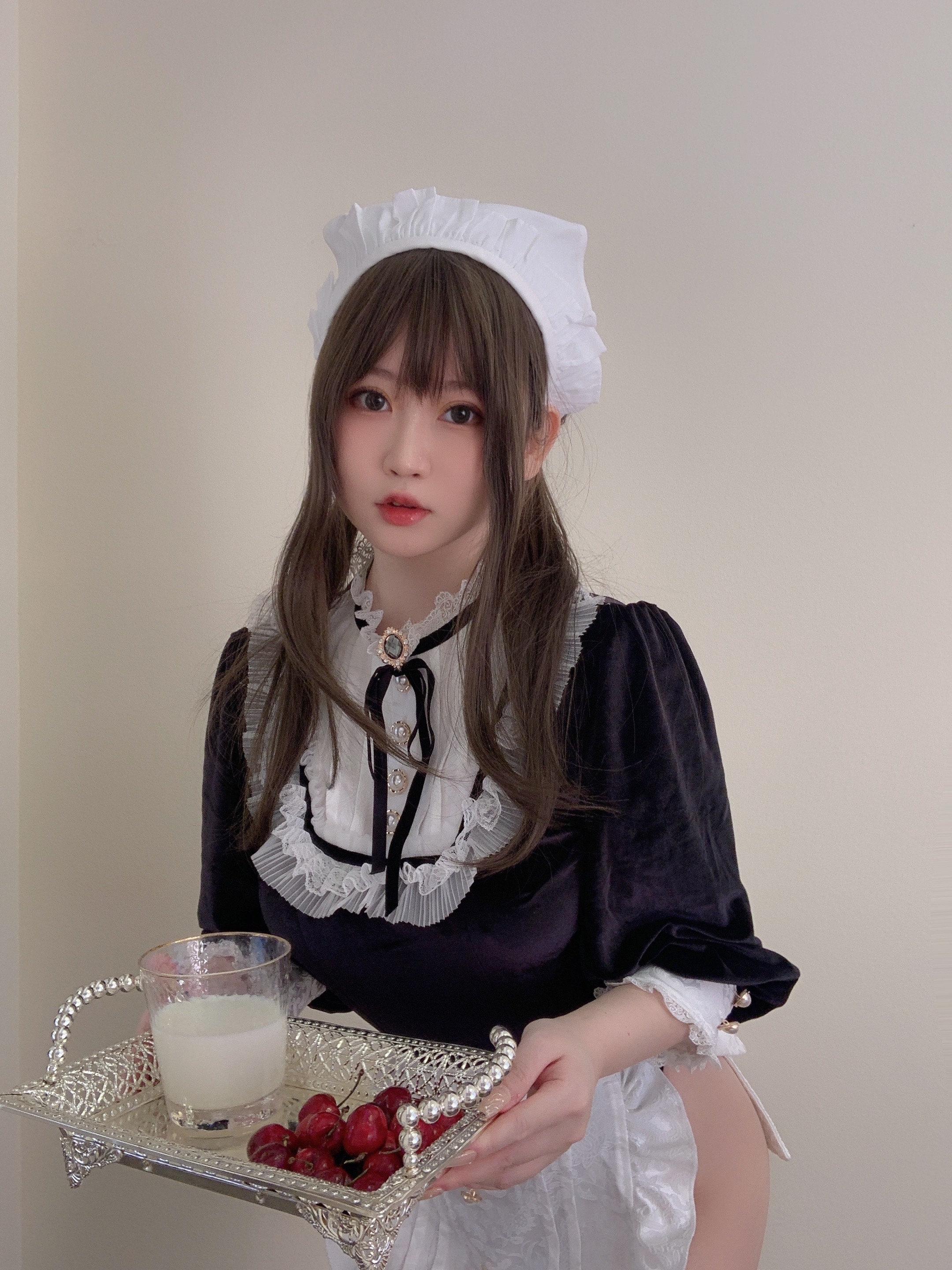是依酱呀 - NO.49 女仆馆长 [50P5V-225MB] 13