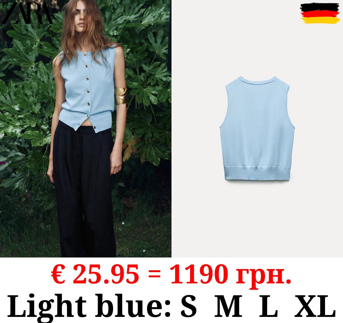 PLAIN KNIT TOP WITH GOLDEN BUTTONS