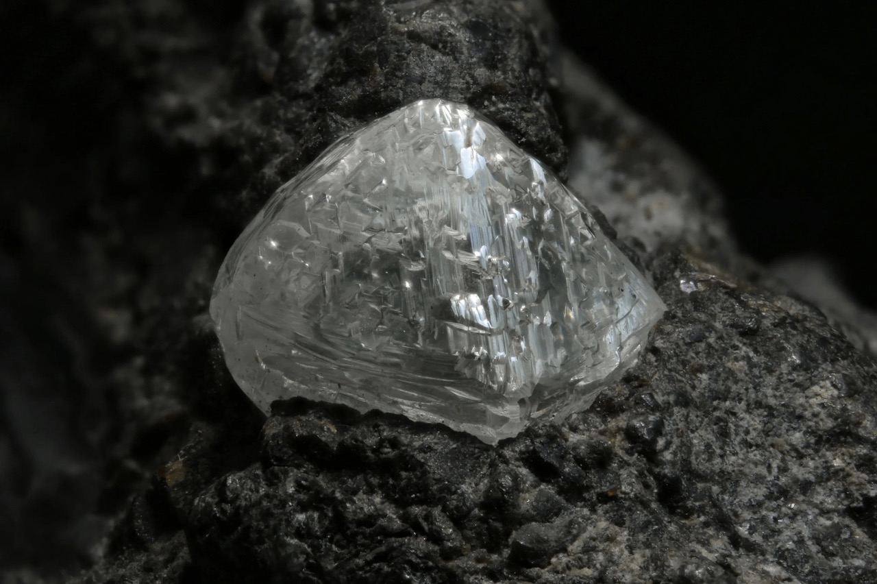 Как выглядит алмаз в природе до обработки фото