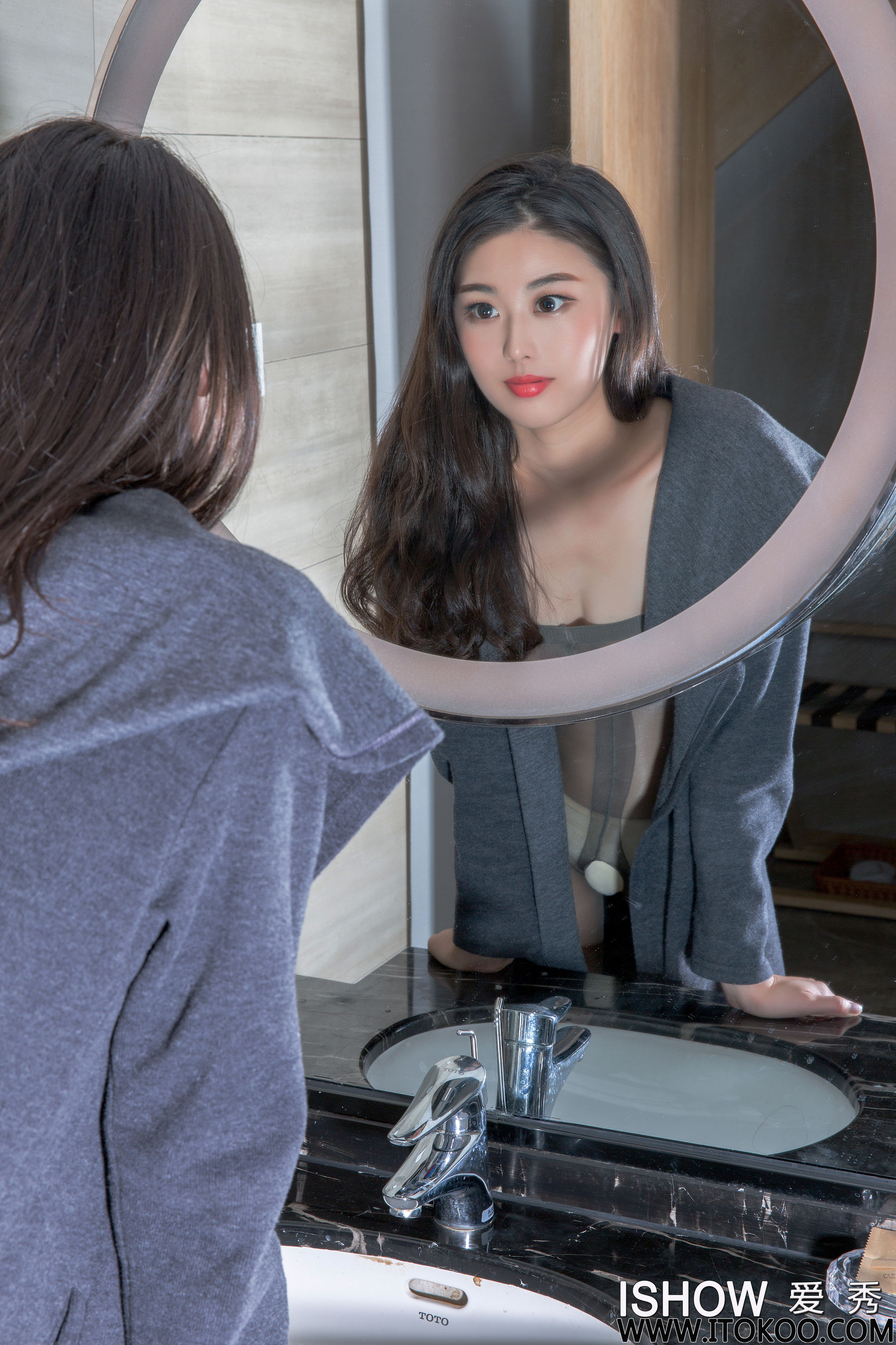 刘玥菲Phoebe《灰丝开档连体袜》_[爱秀ISHOW]_No.160-写真图集共33P 5